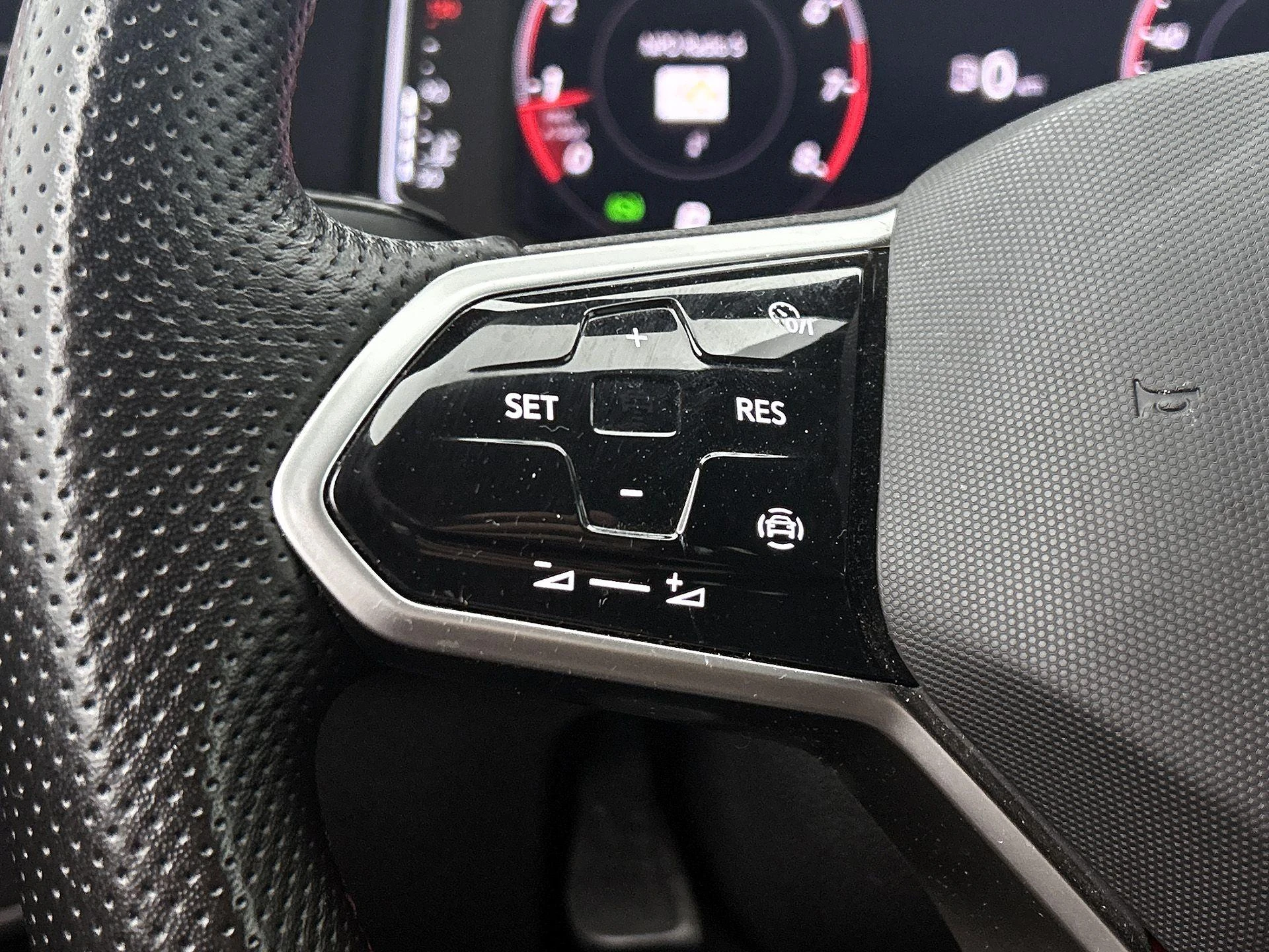 Volkswagen-Polo-image-5
