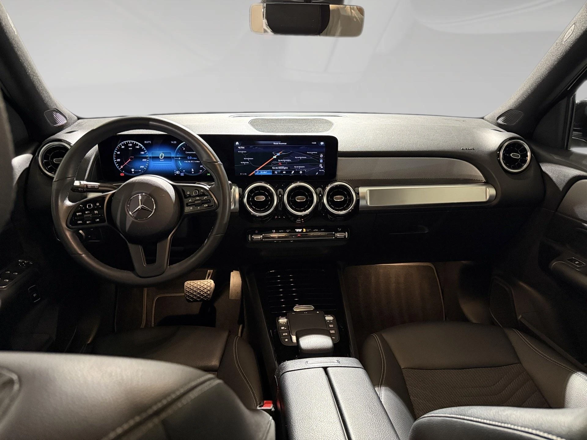 Mercedes-Benz-GLB-image-4