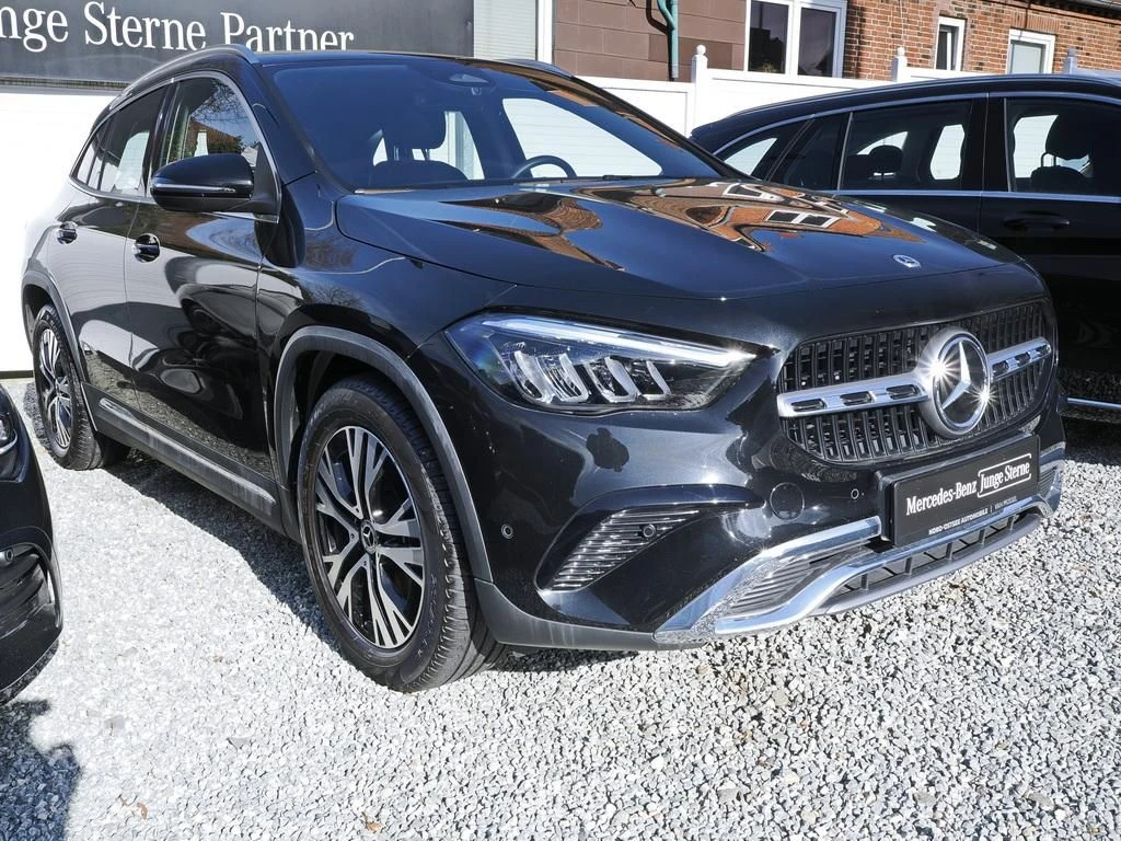 Mercedes-Benz-GLA 200 d-image-4