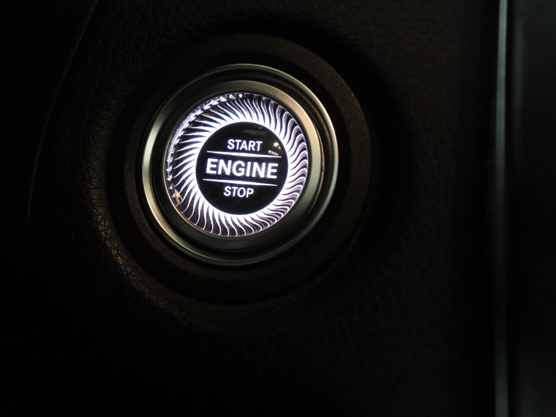 Mercedes-Benz-GLC-image-21