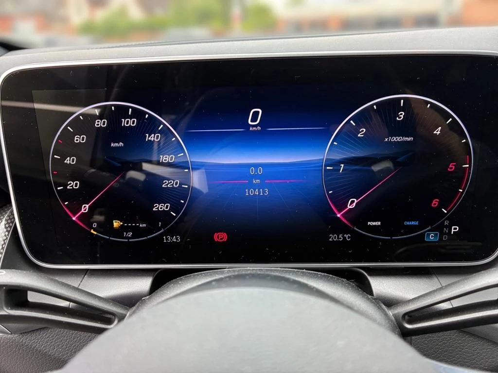 Mercedes-Benz-GLC 300 d-image-6