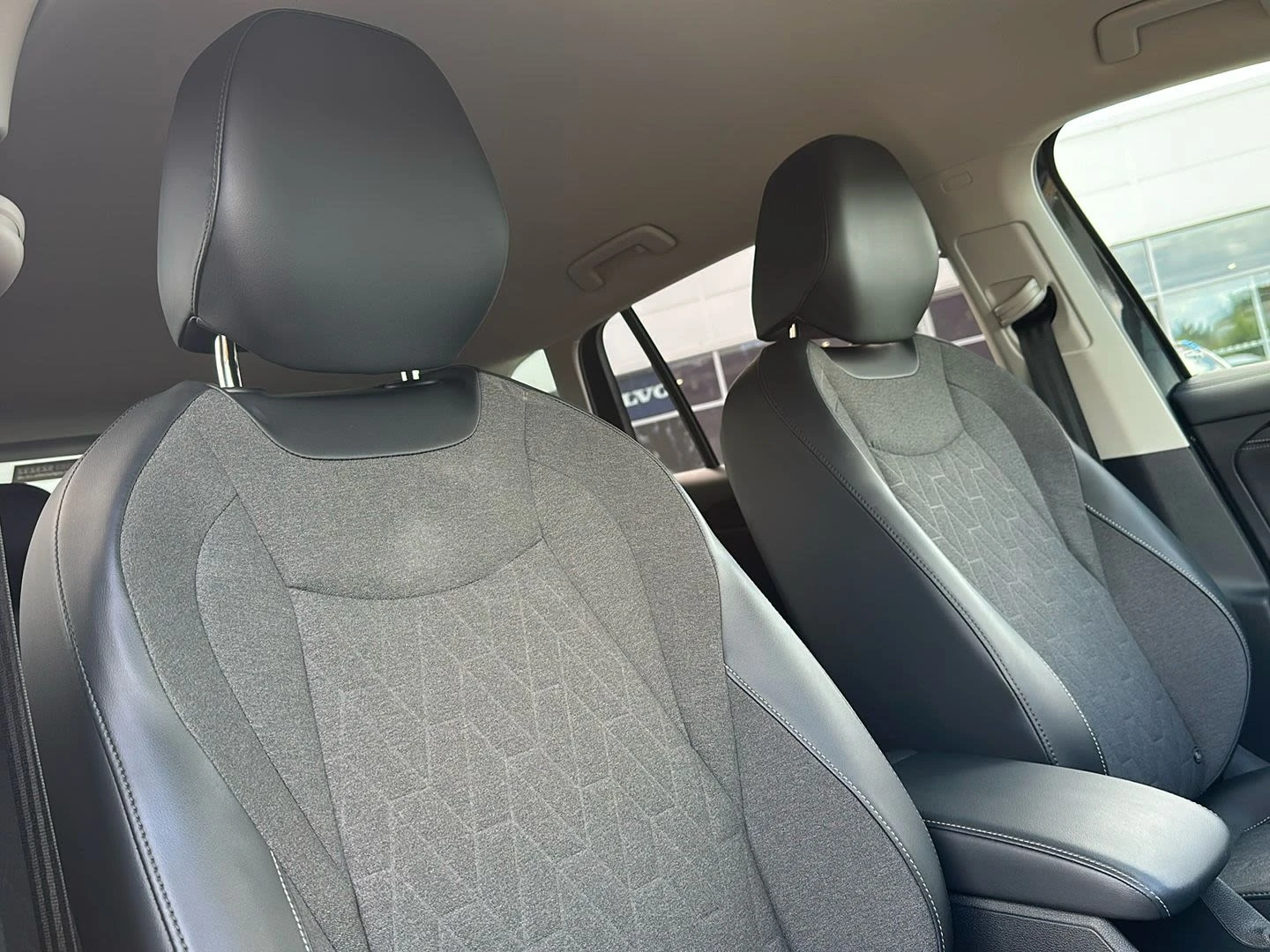 Volkswagen-Tiguan-image-16