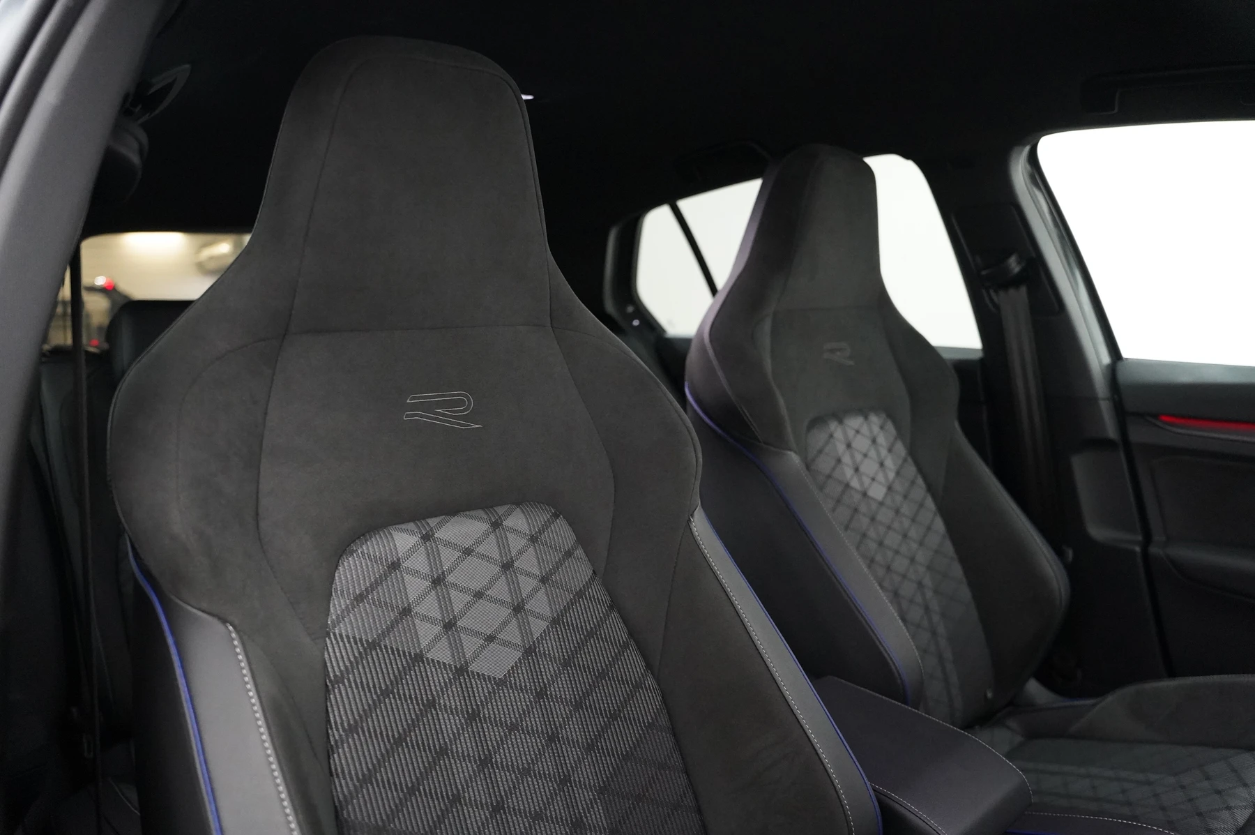 Volkswagen-Golf-image-9