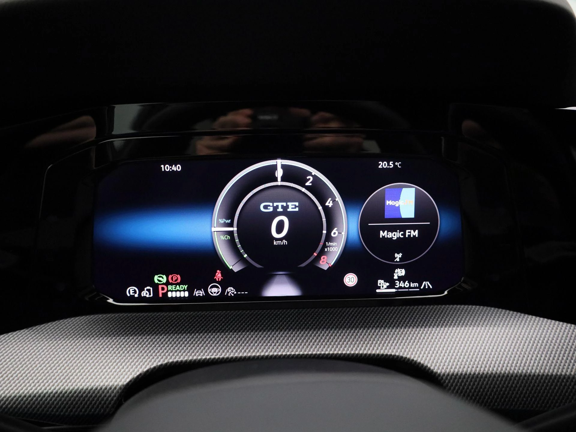 Volkswagen-Golf-image-14