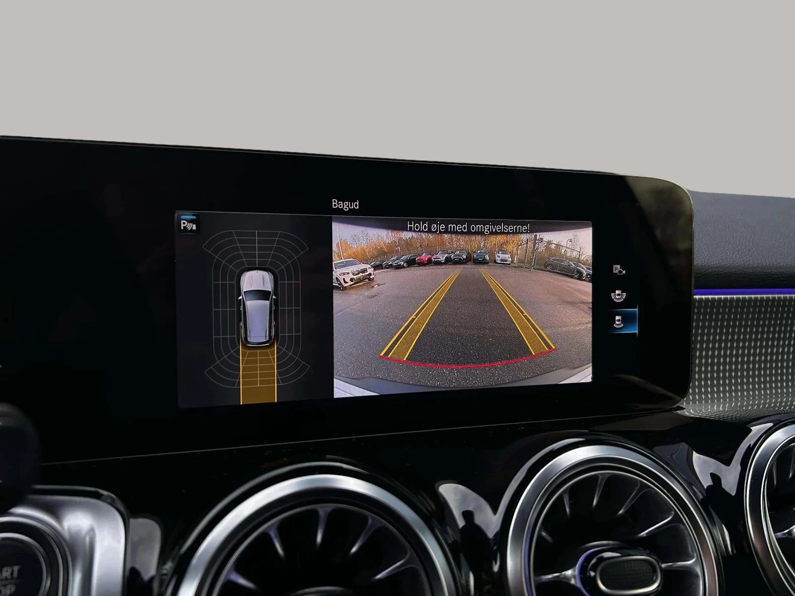 Mercedes-Benz-EQB-image-20