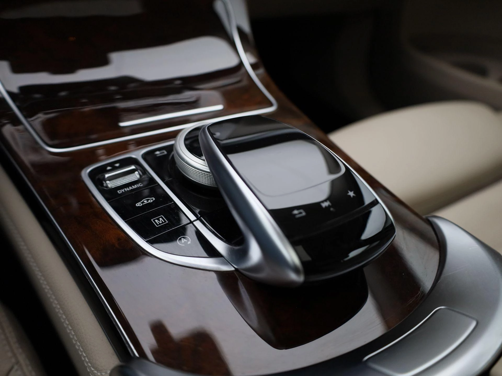 Mercedes-Benz-GLC-image-20