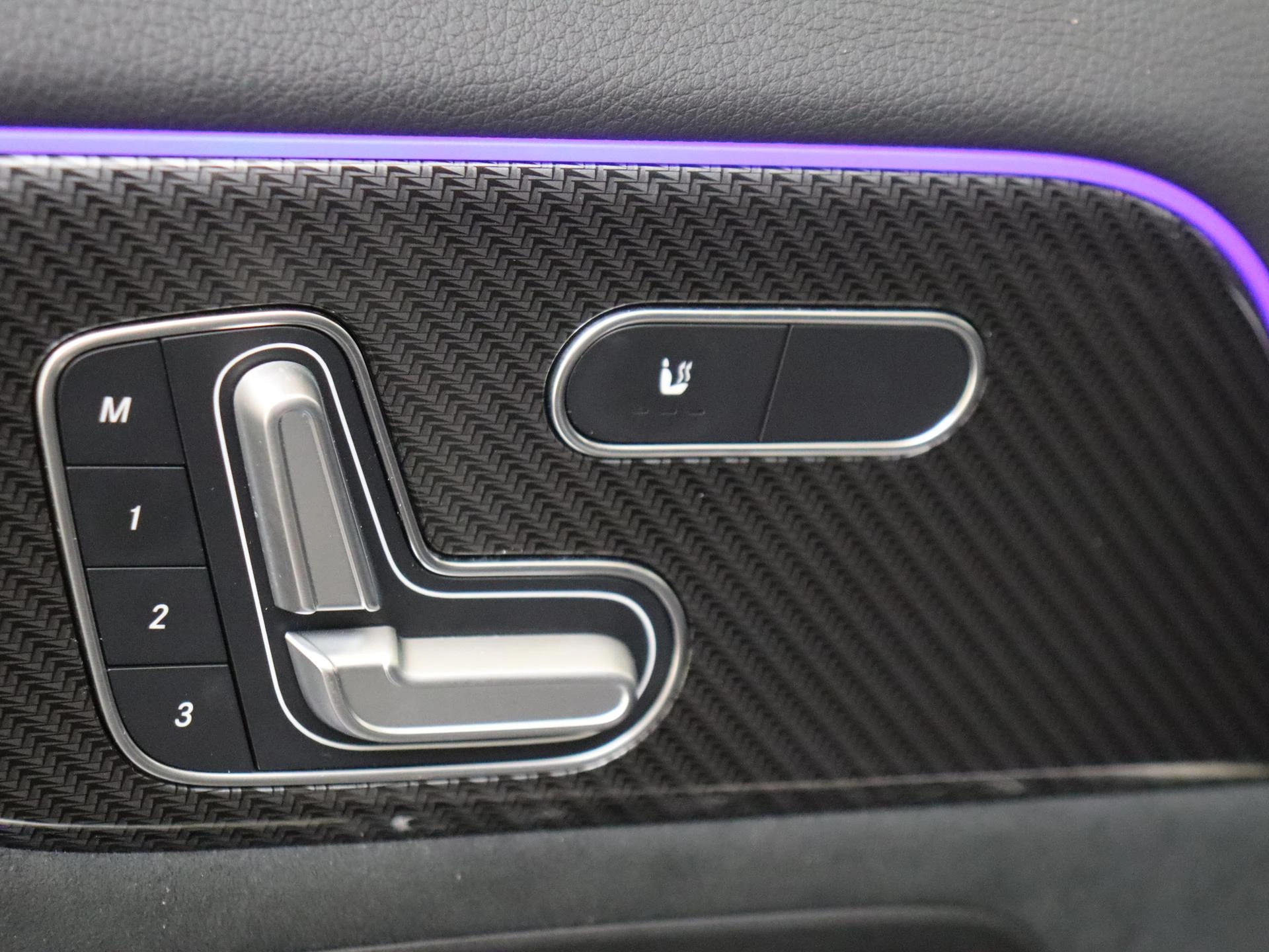 Mercedes-Benz-GLA-image-25