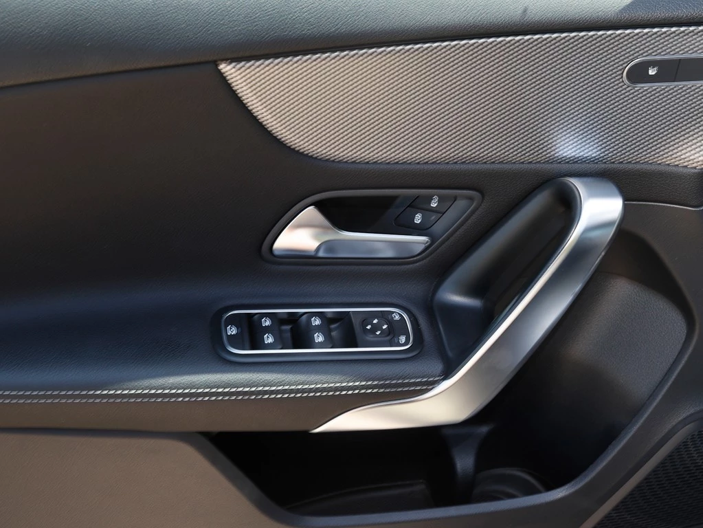 Mercedes-Benz-A-Klasse-image-14