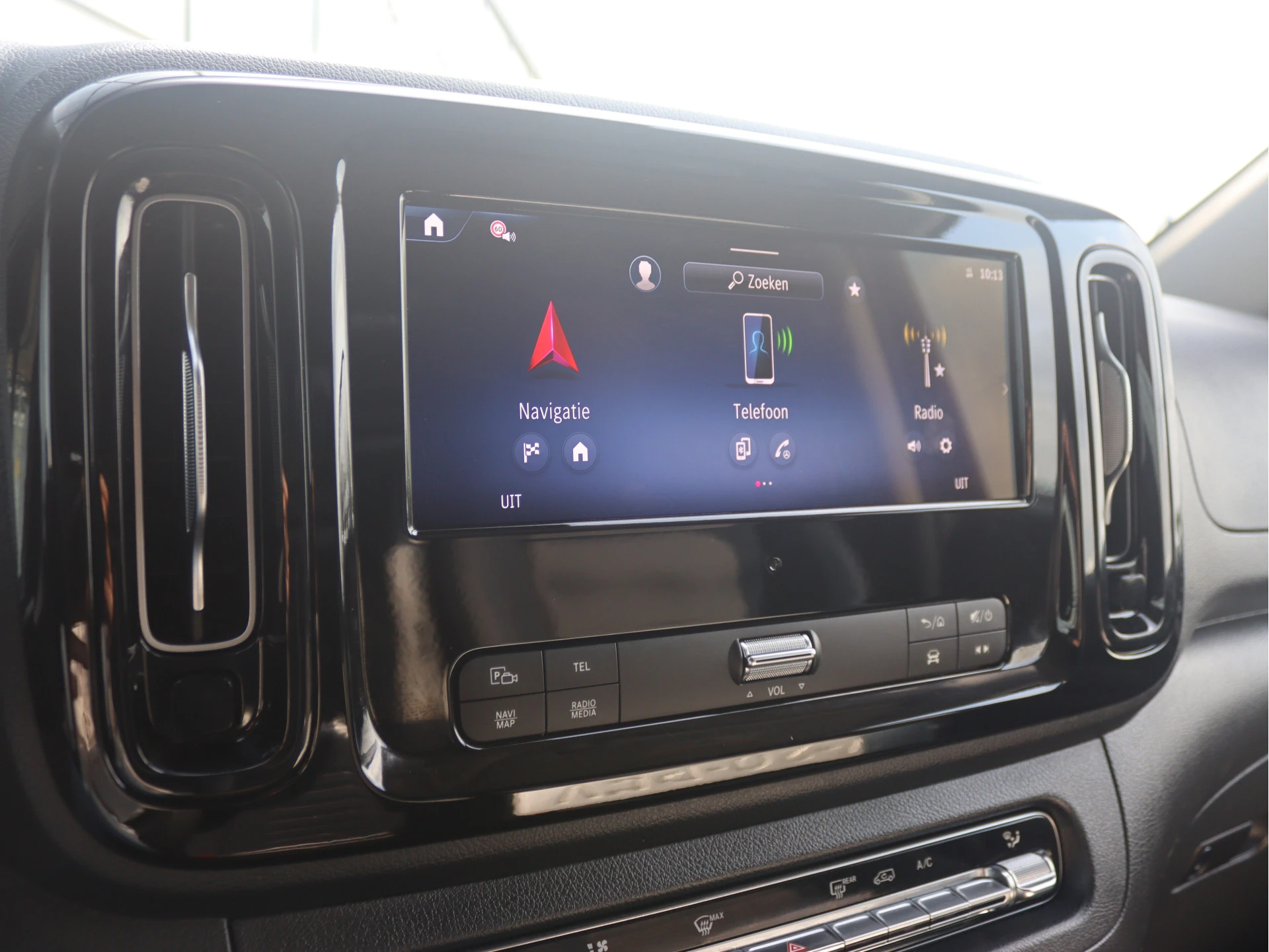 Mercedes-Benz-Vito-image-8