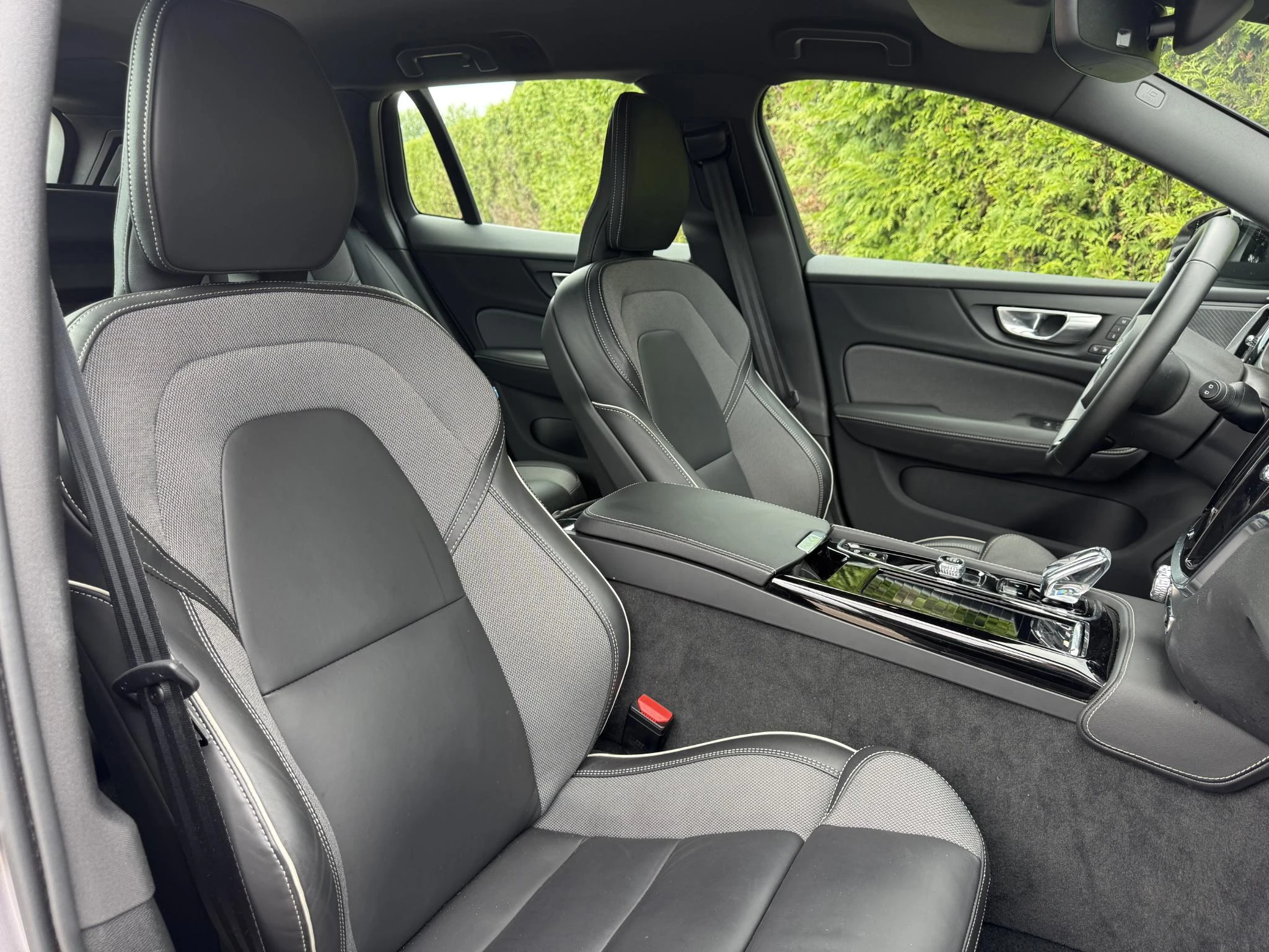 Volvo V60 T6 Plug-in hybrid AWD Plus Dark