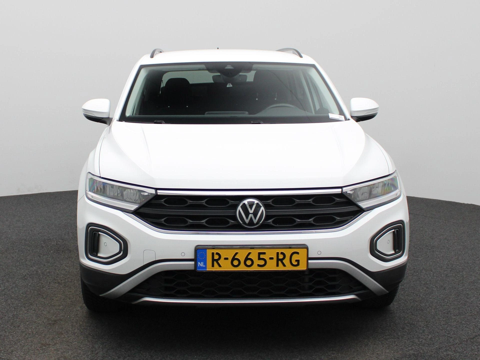 Volkswagen-T-Roc-image-2
