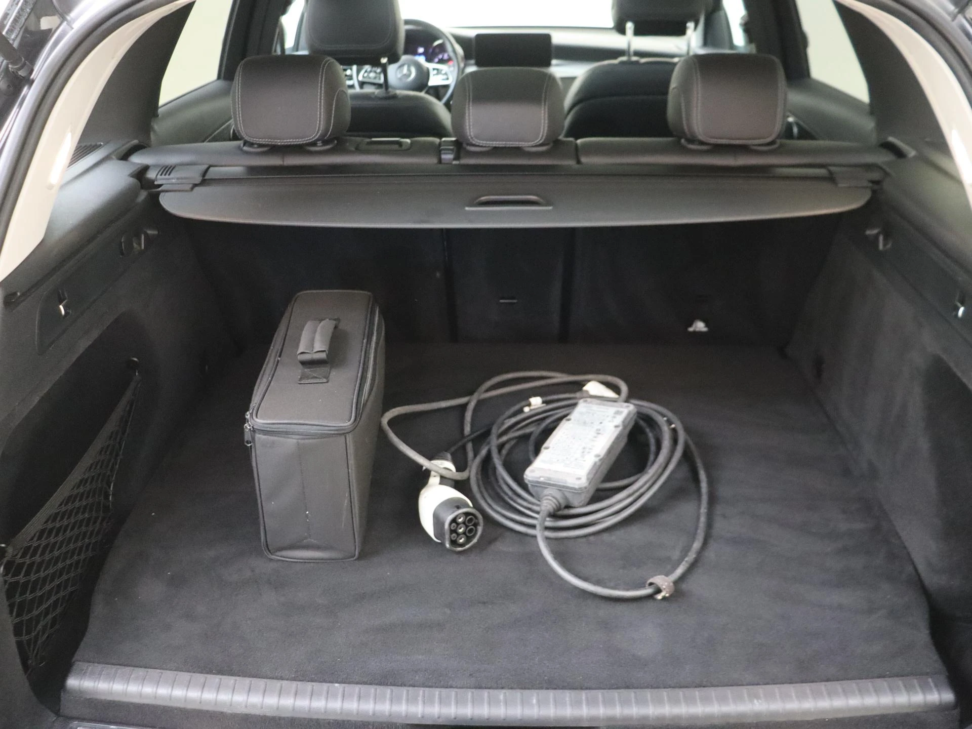 Mercedes-Benz-GLC-image-29
