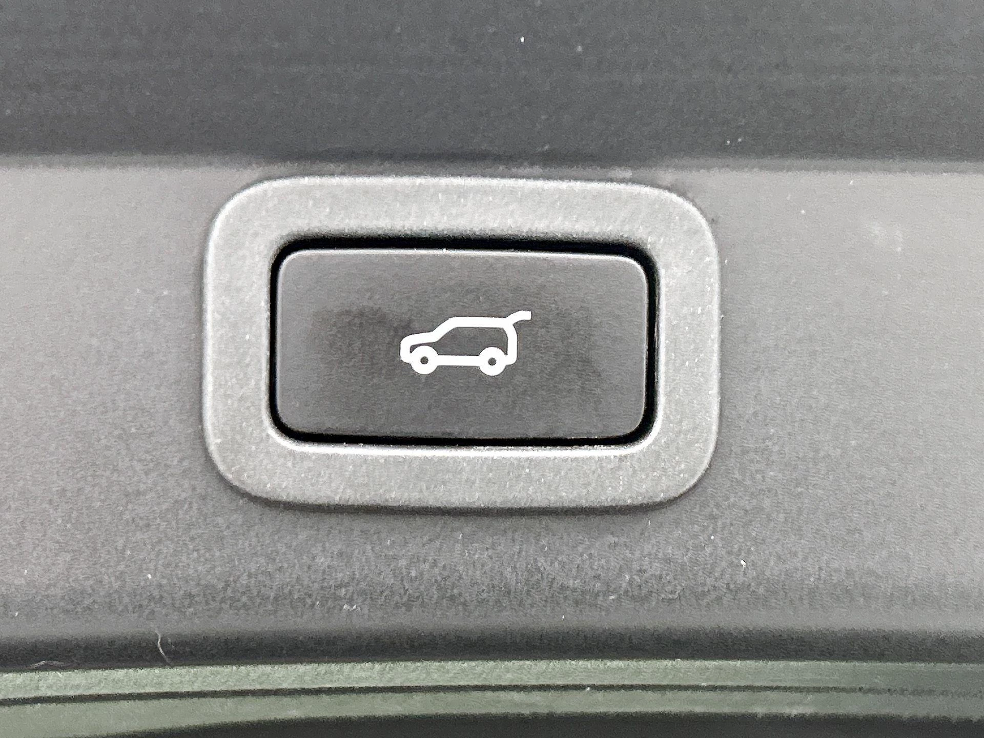 Jaguar-I-PACE-image-24