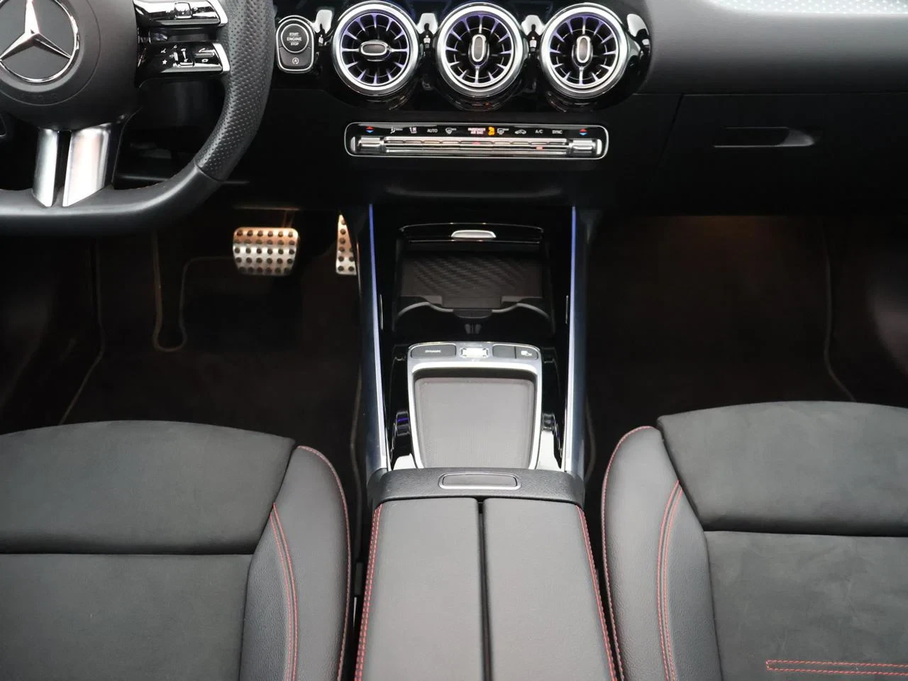 Mercedes-Benz-GLA-image-21
