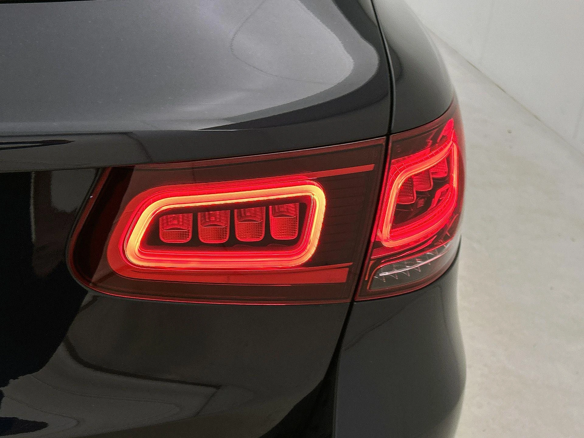 Mercedes-Benz-GLC-image-21