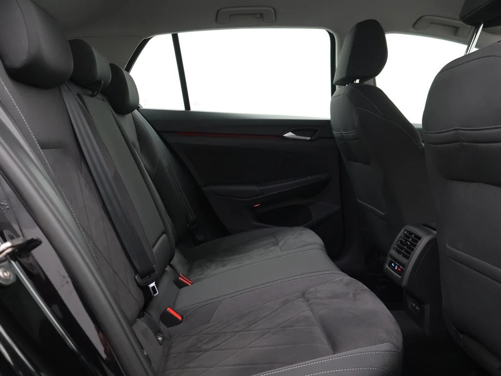 Volkswagen Golf VIII eHybrid Golf Style Business PHEV 1.4TSI eHybrid 150PK *AUTOMAAT*ALCANTARA*SPORTZETELS*NAVI*CAMERA*ACC*PDC*...*