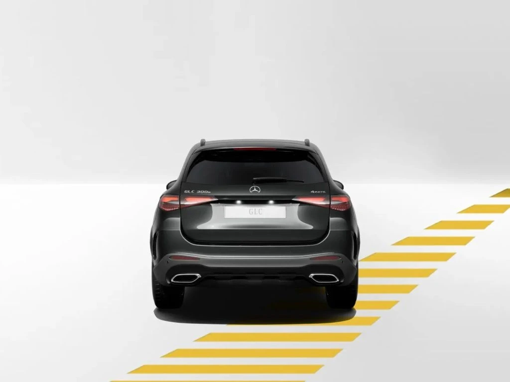 Mercedes-Benz-GLC 300 e-image-5