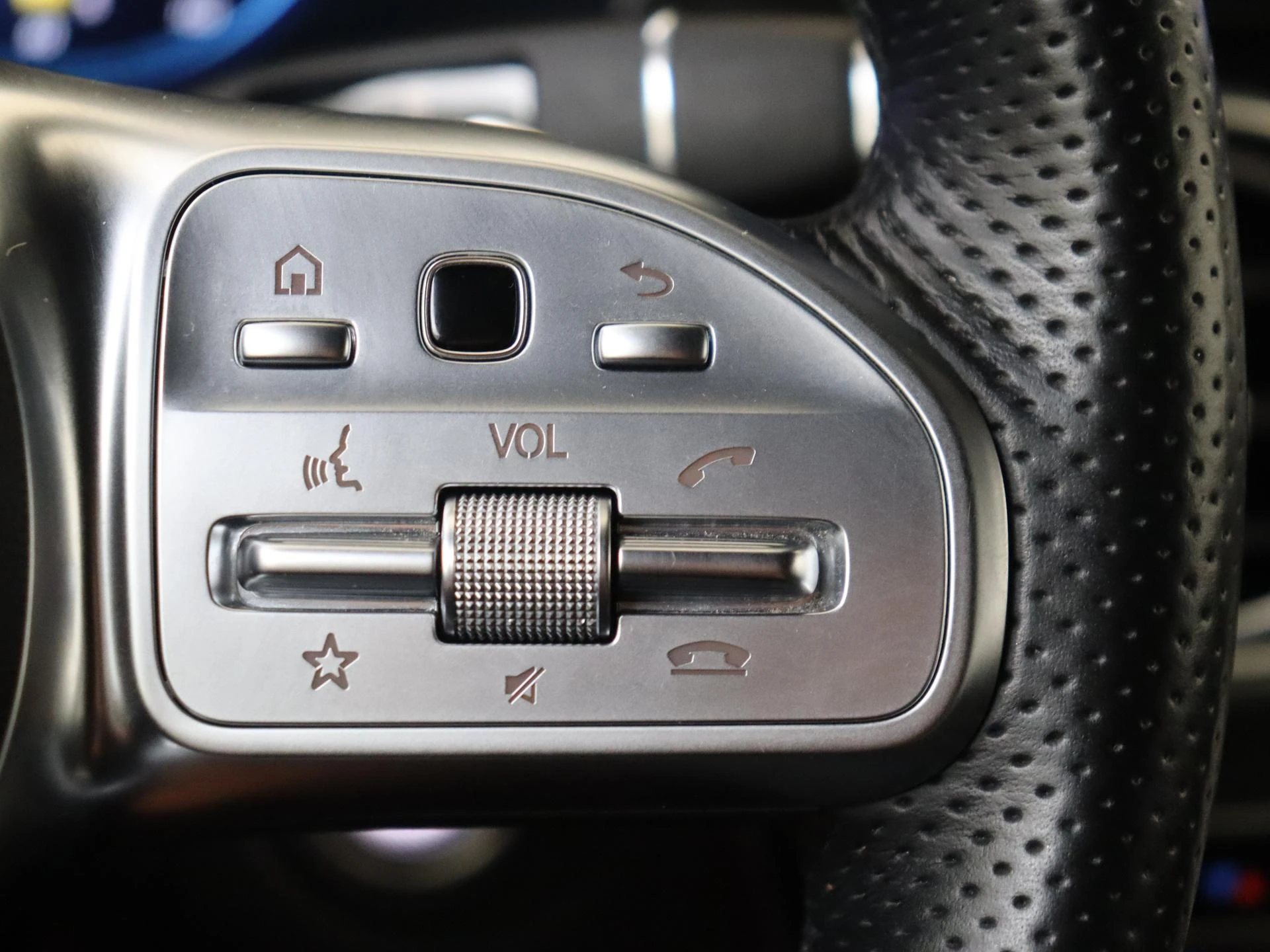 Mercedes-Benz-GLC-image-12