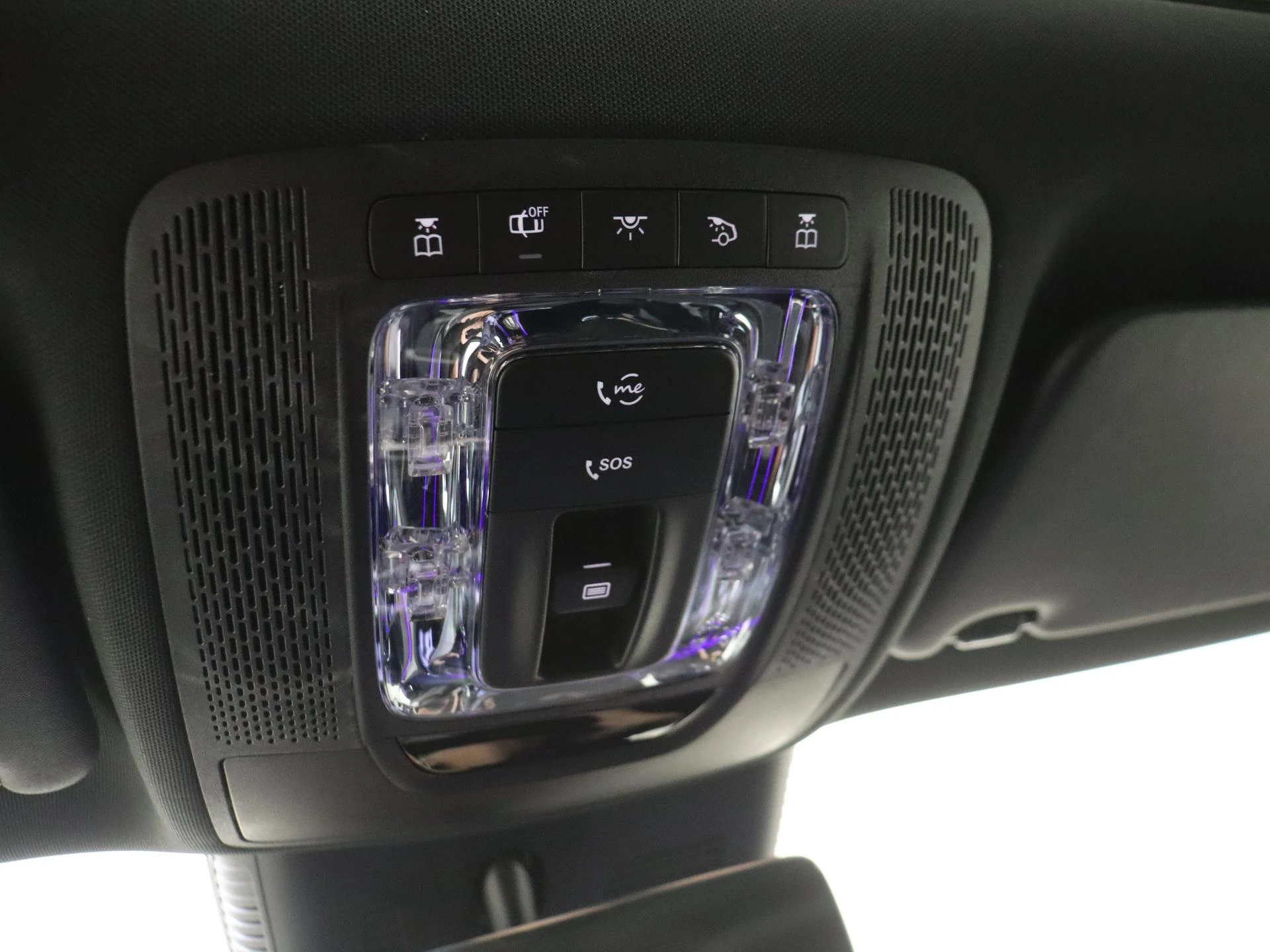 Mercedes-Benz-GLA-image-22