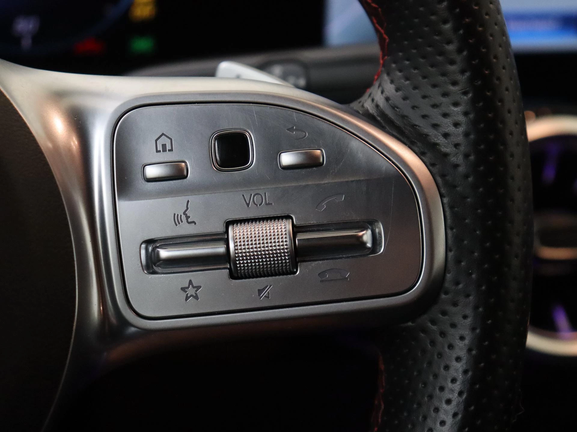 Mercedes-Benz-EQA-image-13