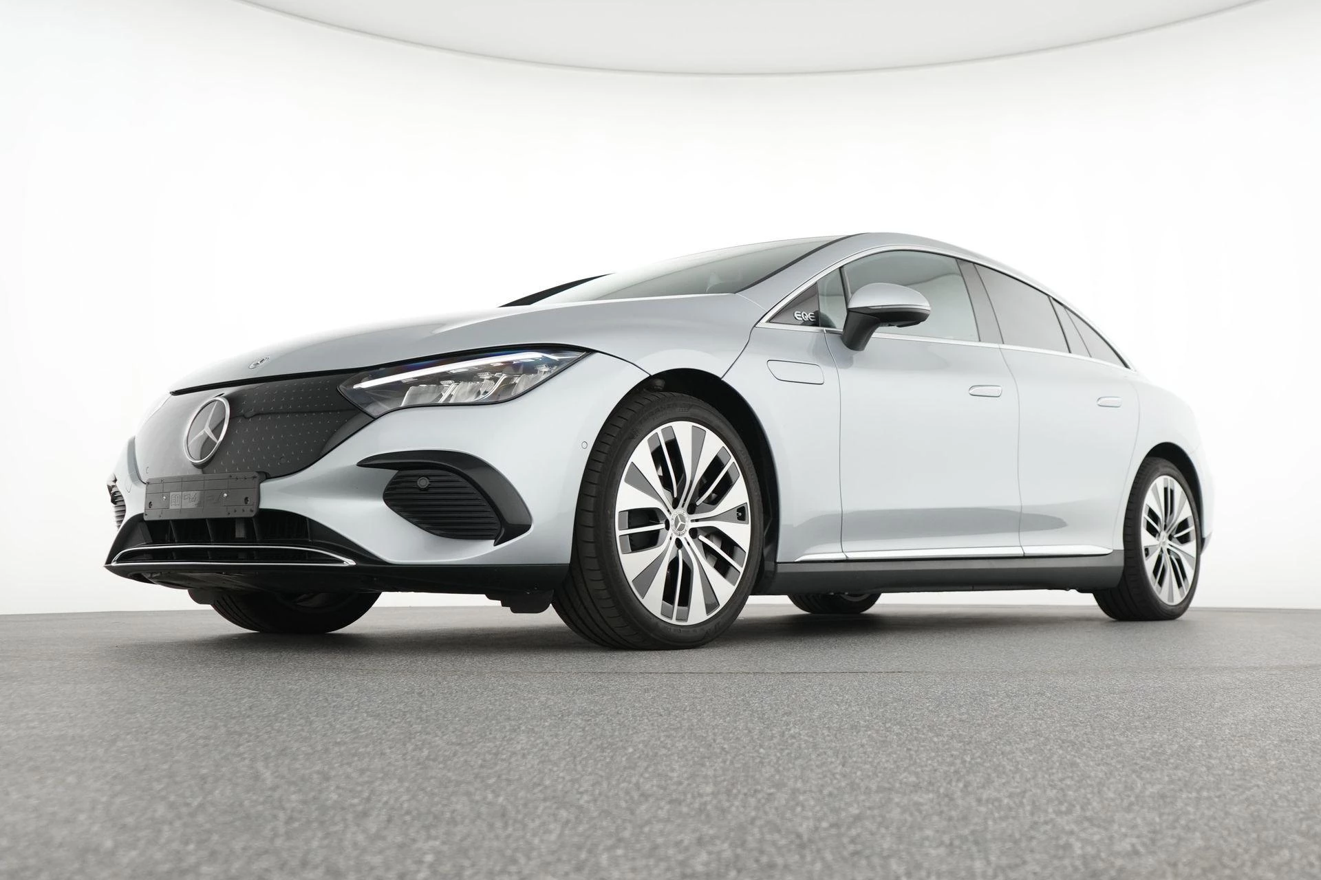 Mercedes-Benz EQE 300 Luxury Line + LEDER + TREKHAAK + CARPLAY + CAMERA +