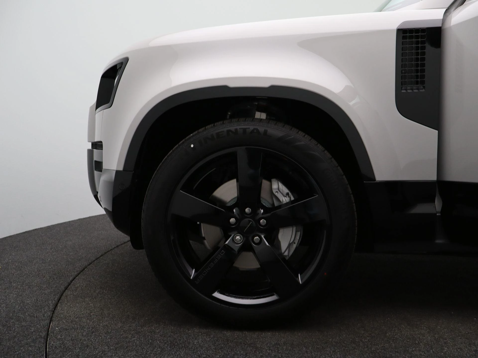 Land Rover-Defender-image-14