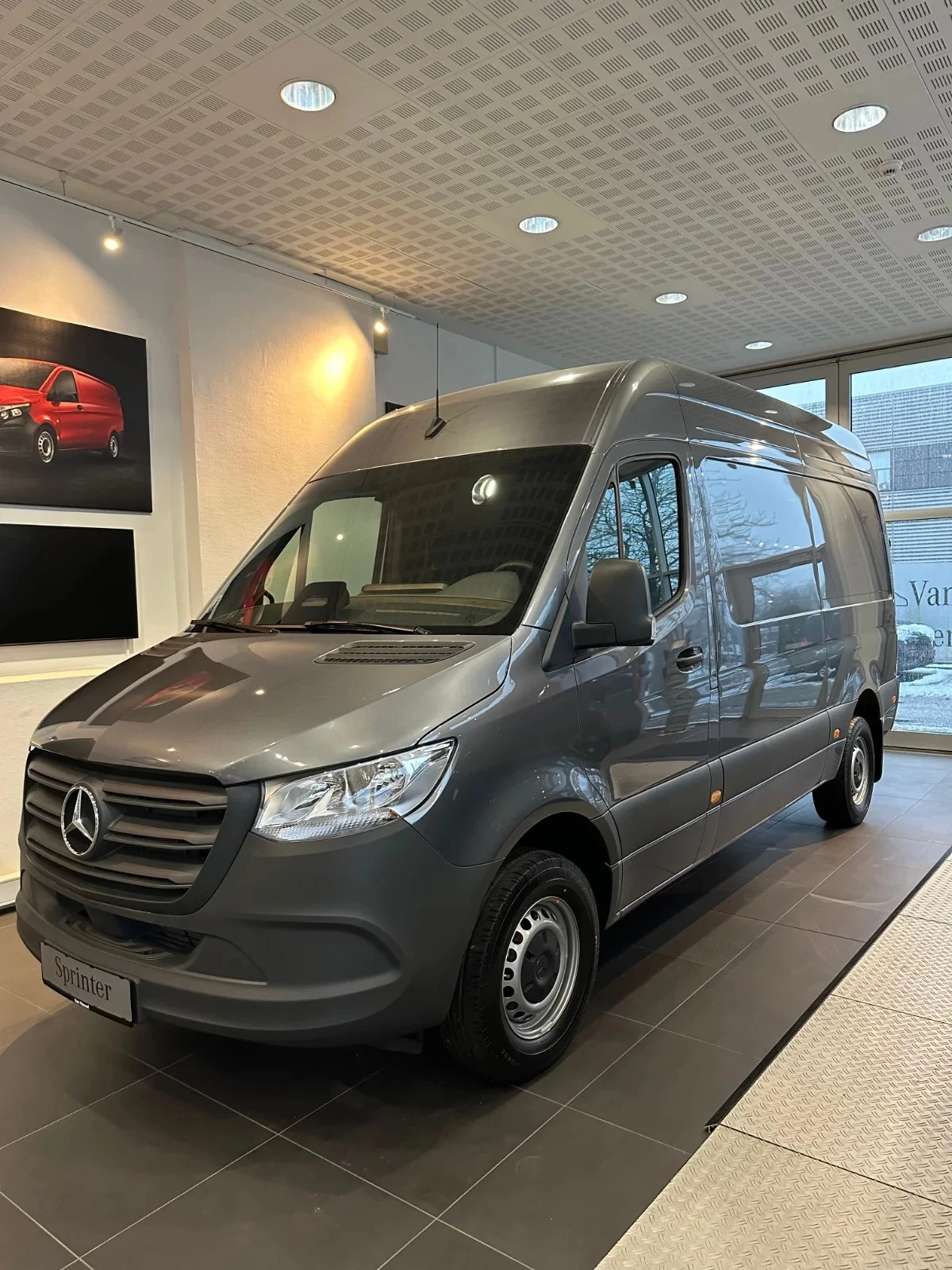 Mercedes-Benz-Sprinter-image-1