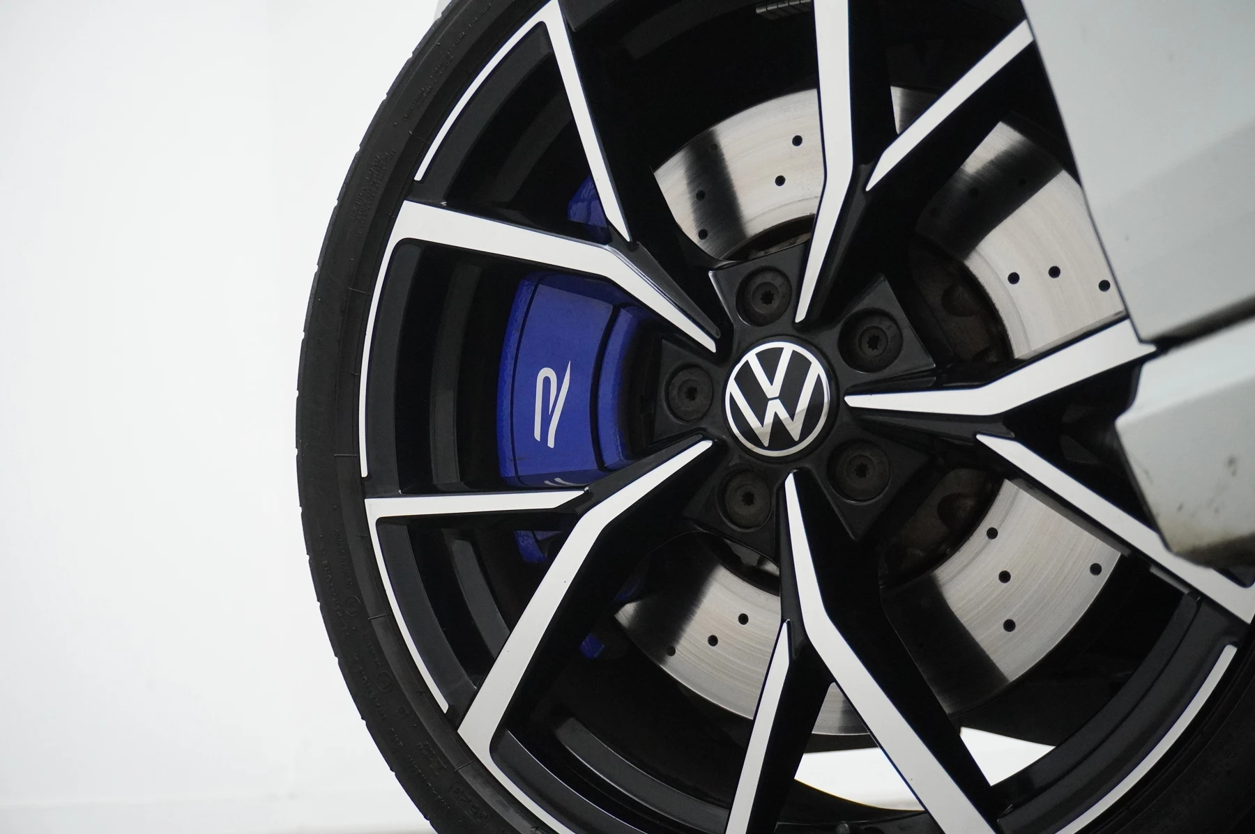 Volkswagen-Golf-image-40