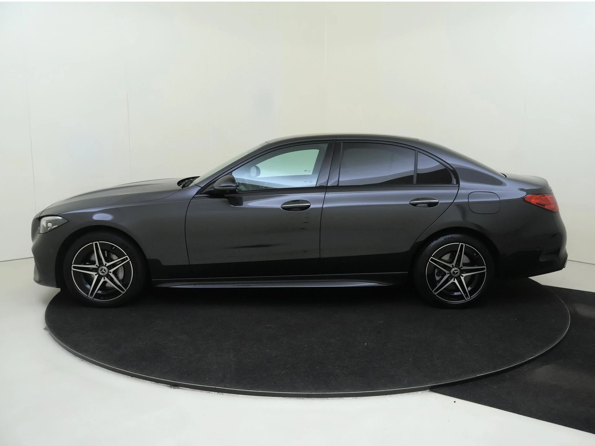 Mercedes-Benz-C-Klasse-image-7