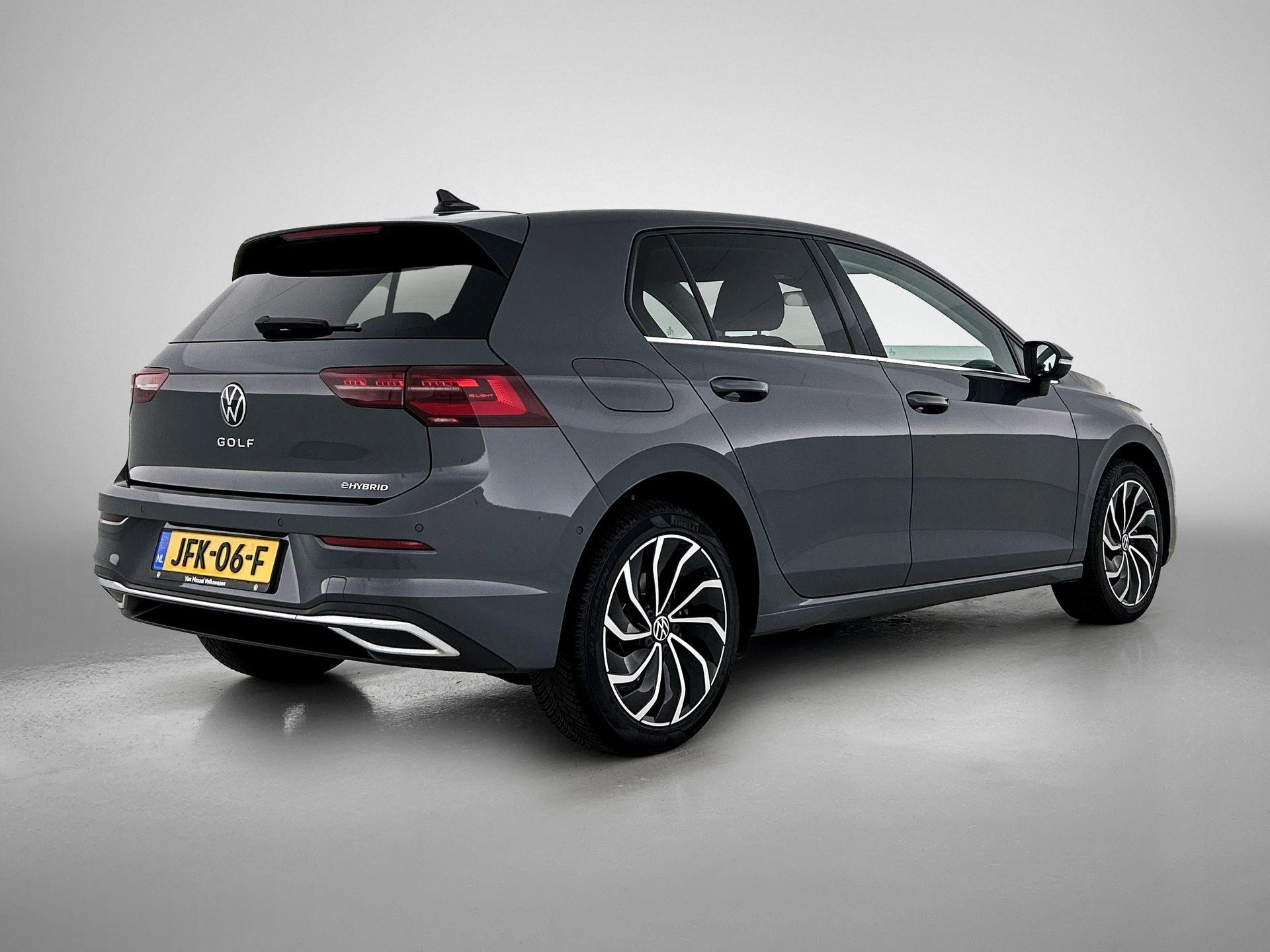 Volkswagen-Golf-image-2