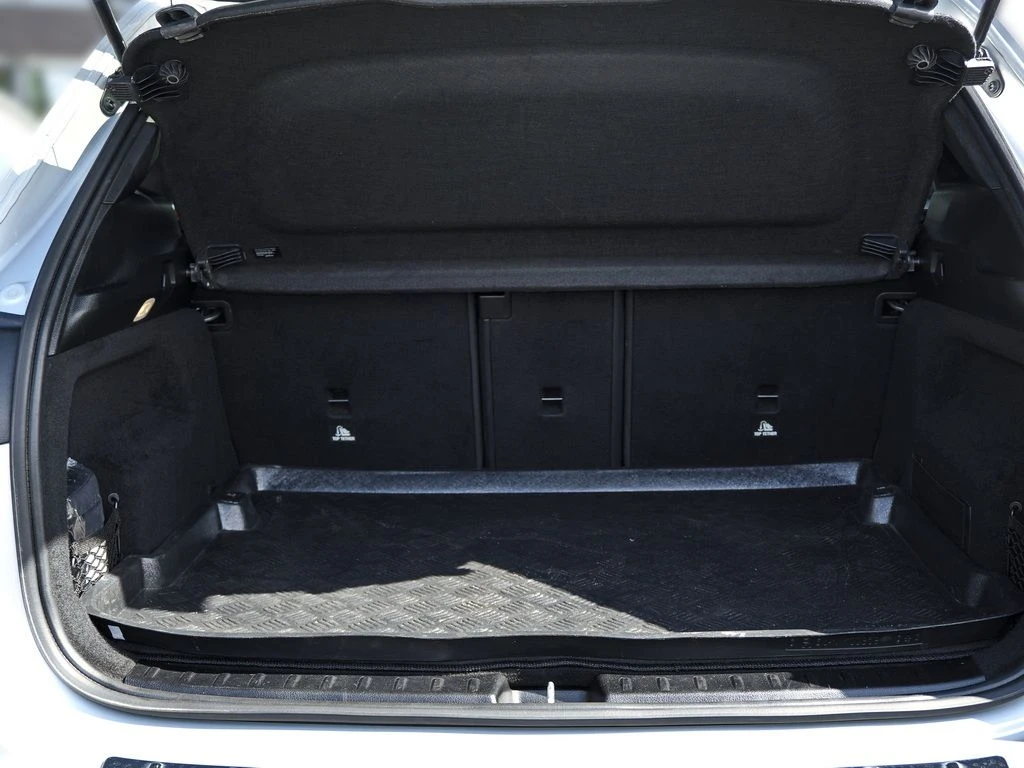 Mercedes-Benz-GLA 180-image-13