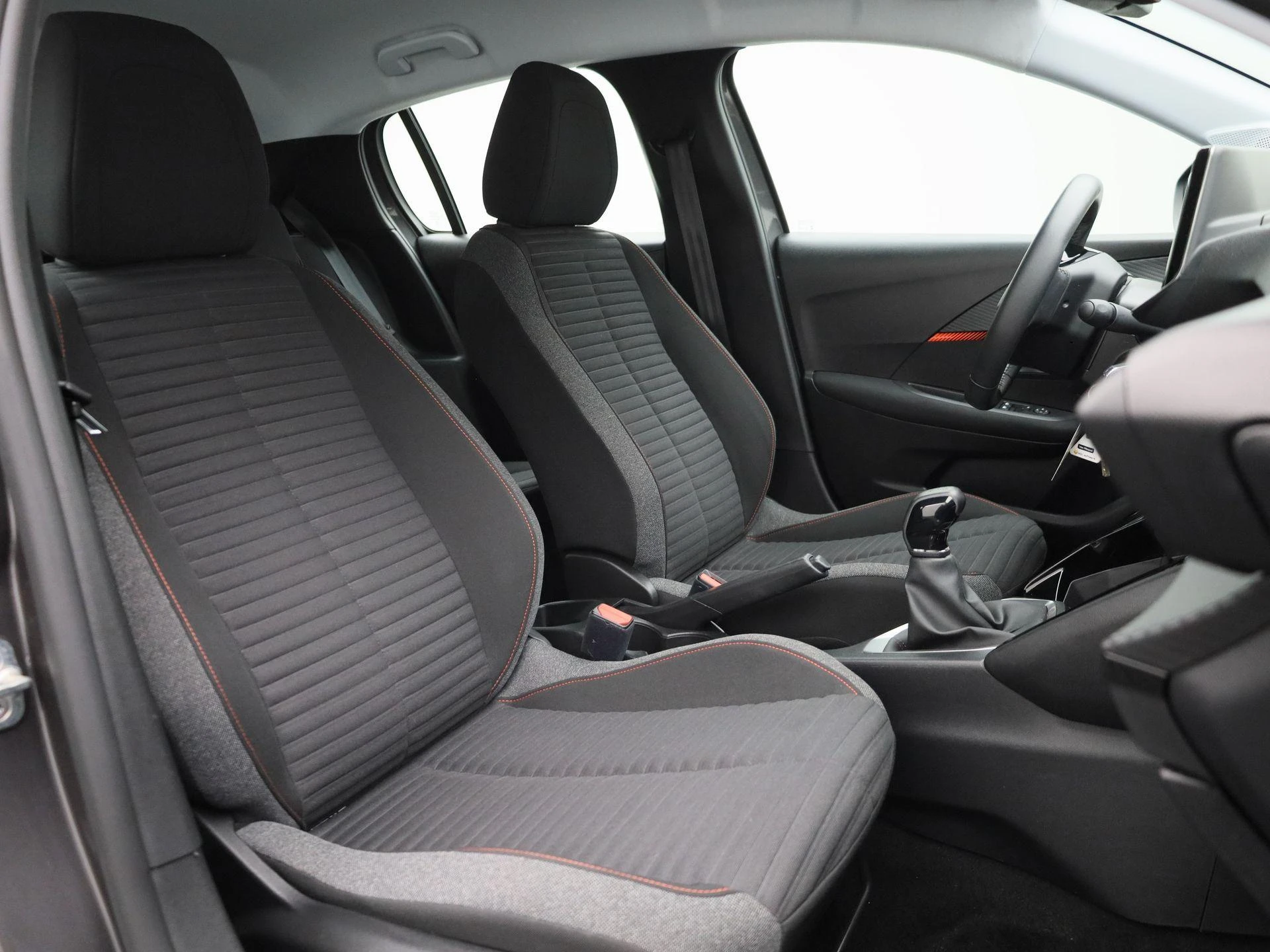 Peugeot-208-image-31