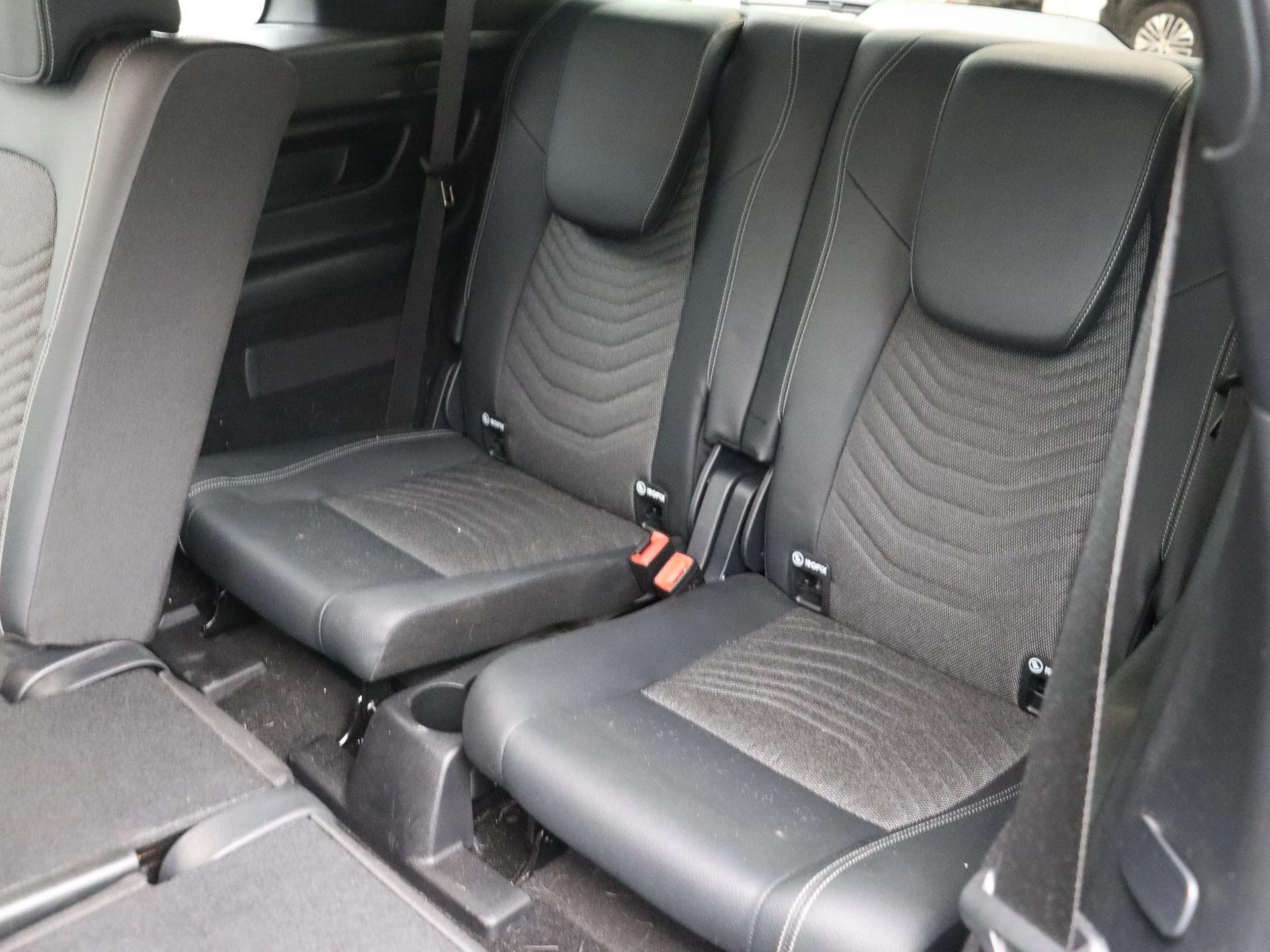 Mercedes-Benz-EQB-image-15