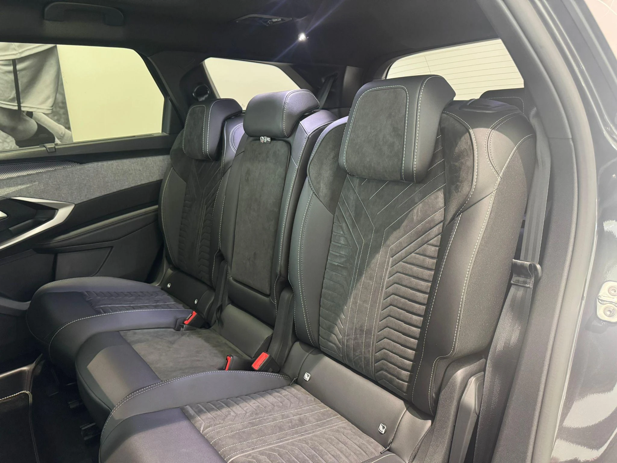Peugeot-e-5008-image-9