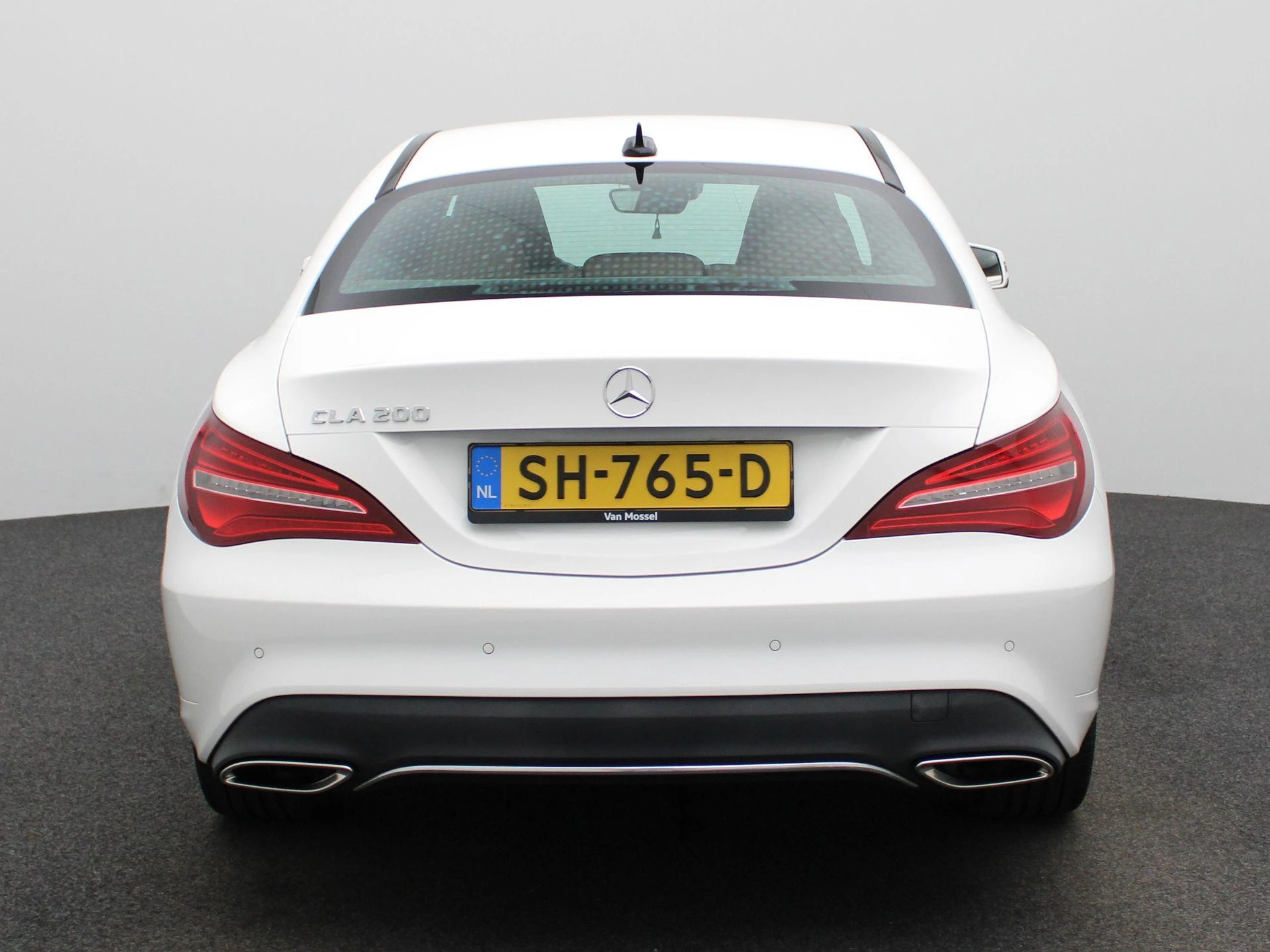 Mercedes-Benz-CLA-image-4
