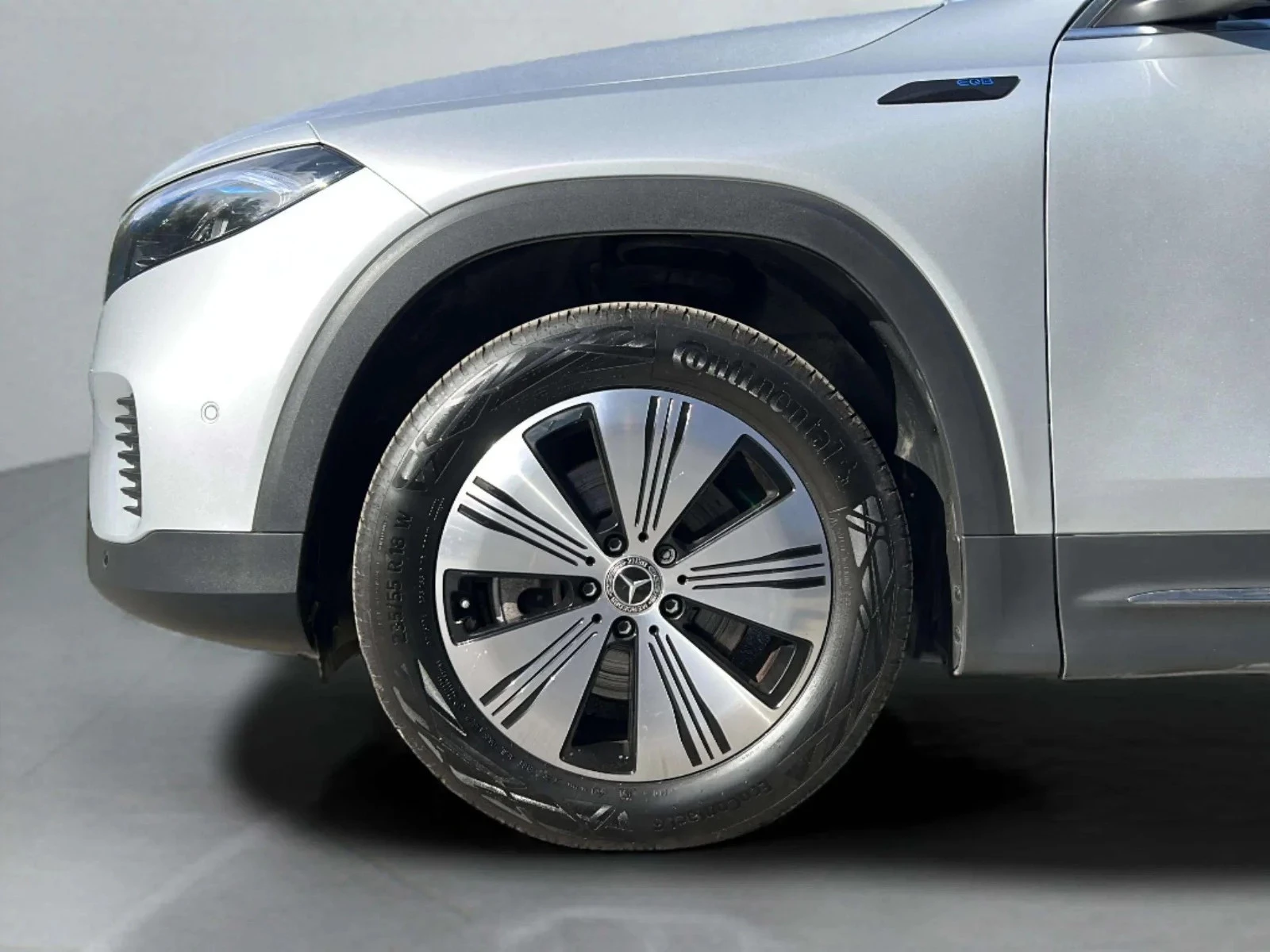 Mercedes-Benz-EQB-image-8