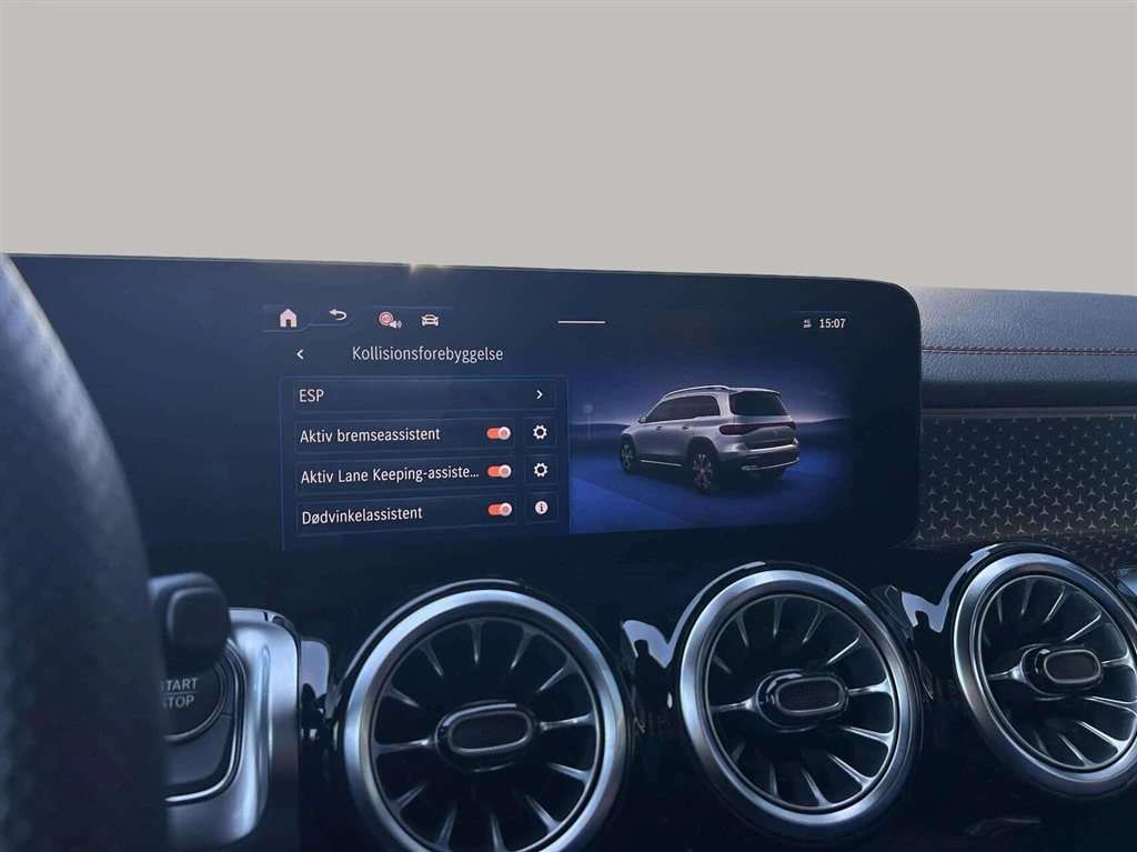 Mercedes-Benz-EQB-image-17