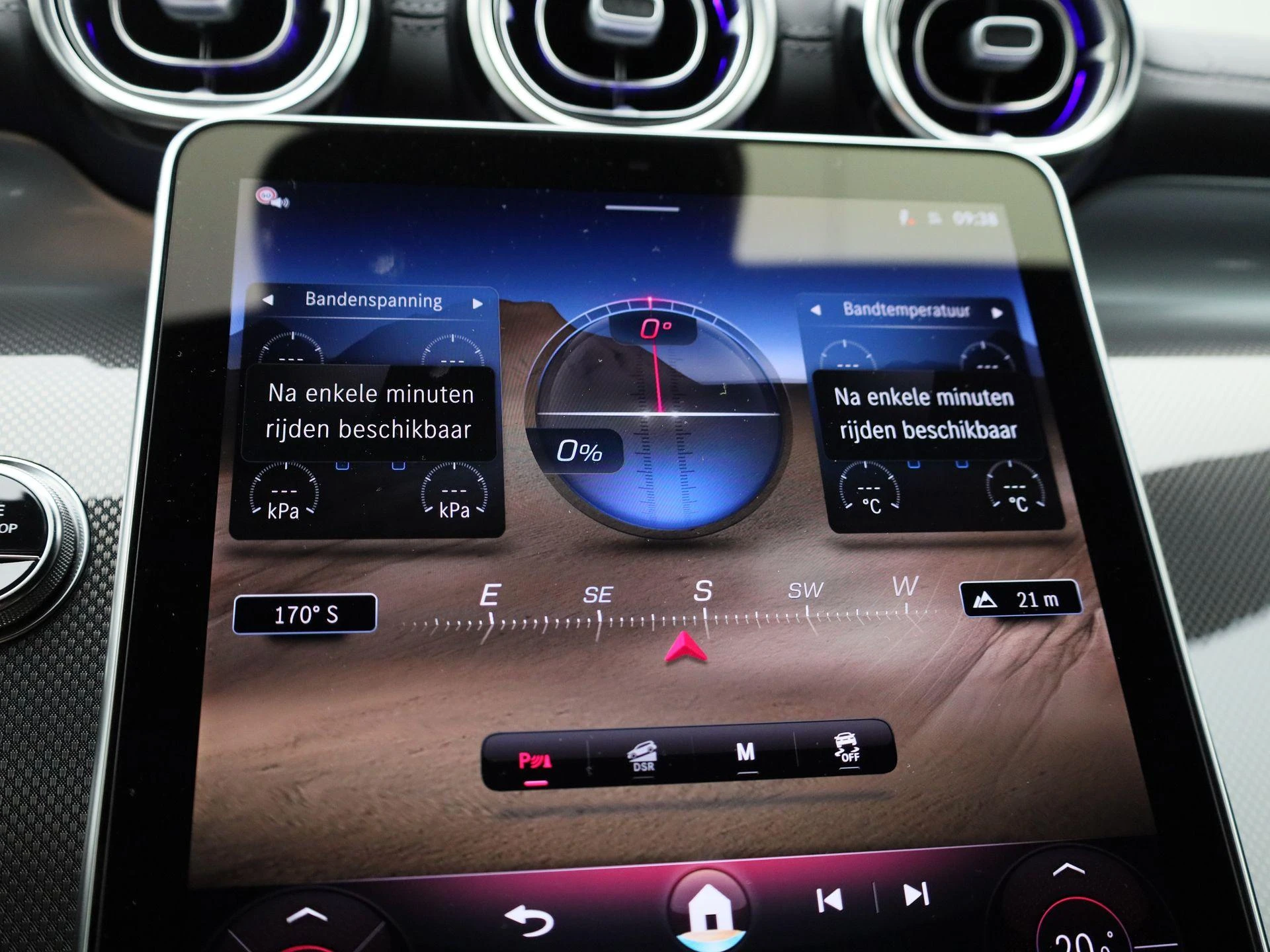 Mercedes-Benz-GLC-image-29