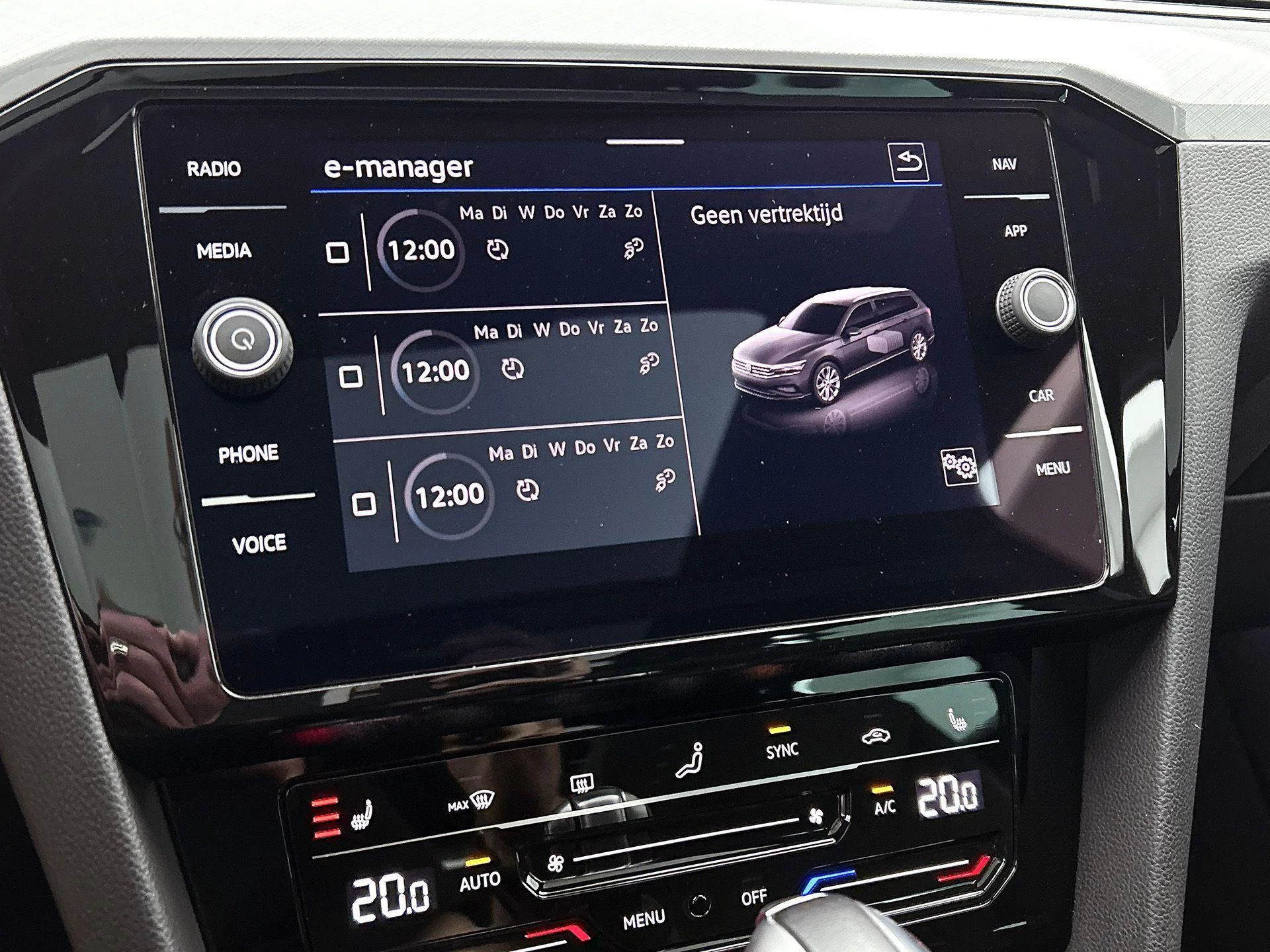 Volkswagen-Passat-image-17