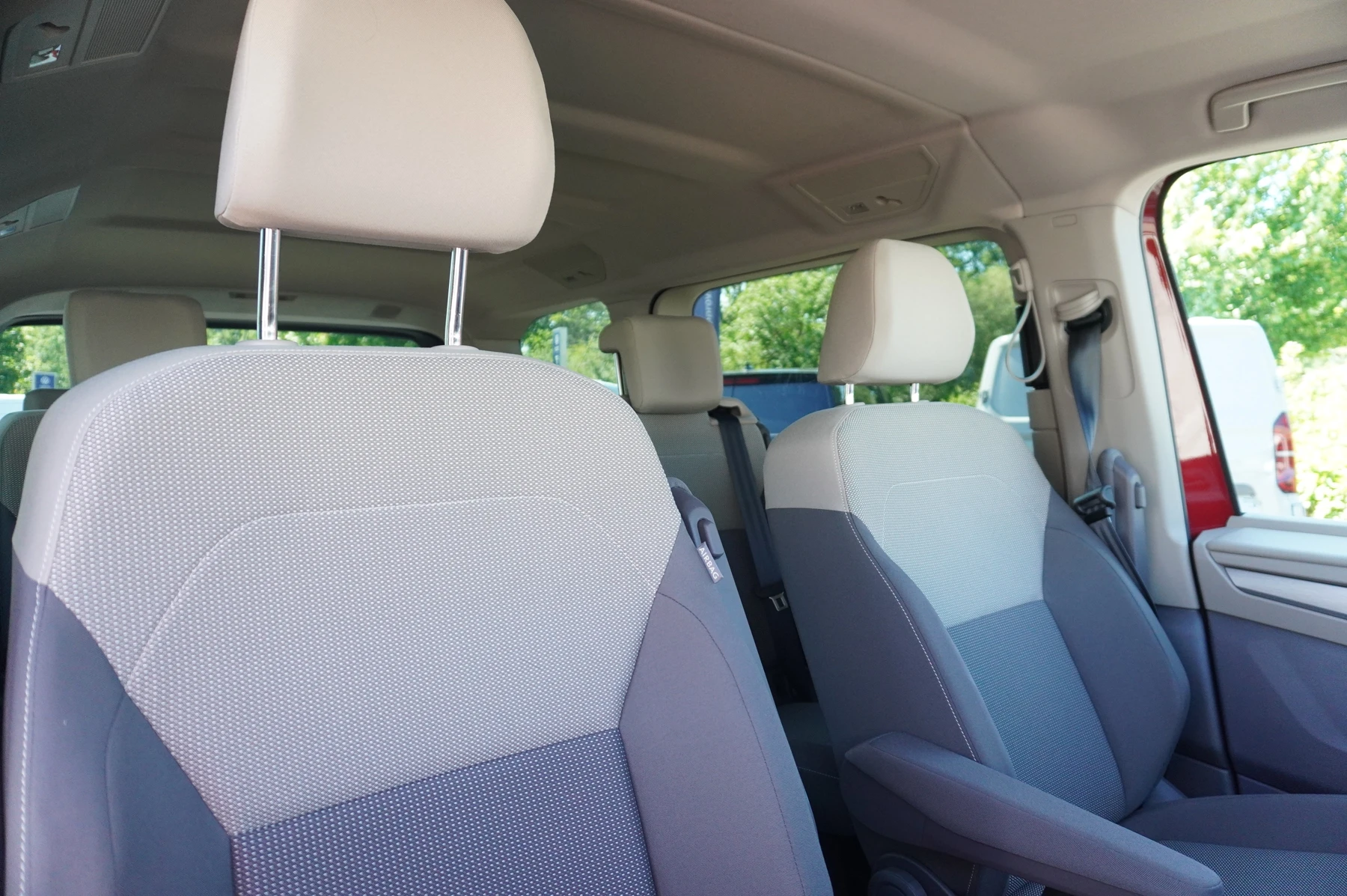 Volkswagen-Multivan-image-21