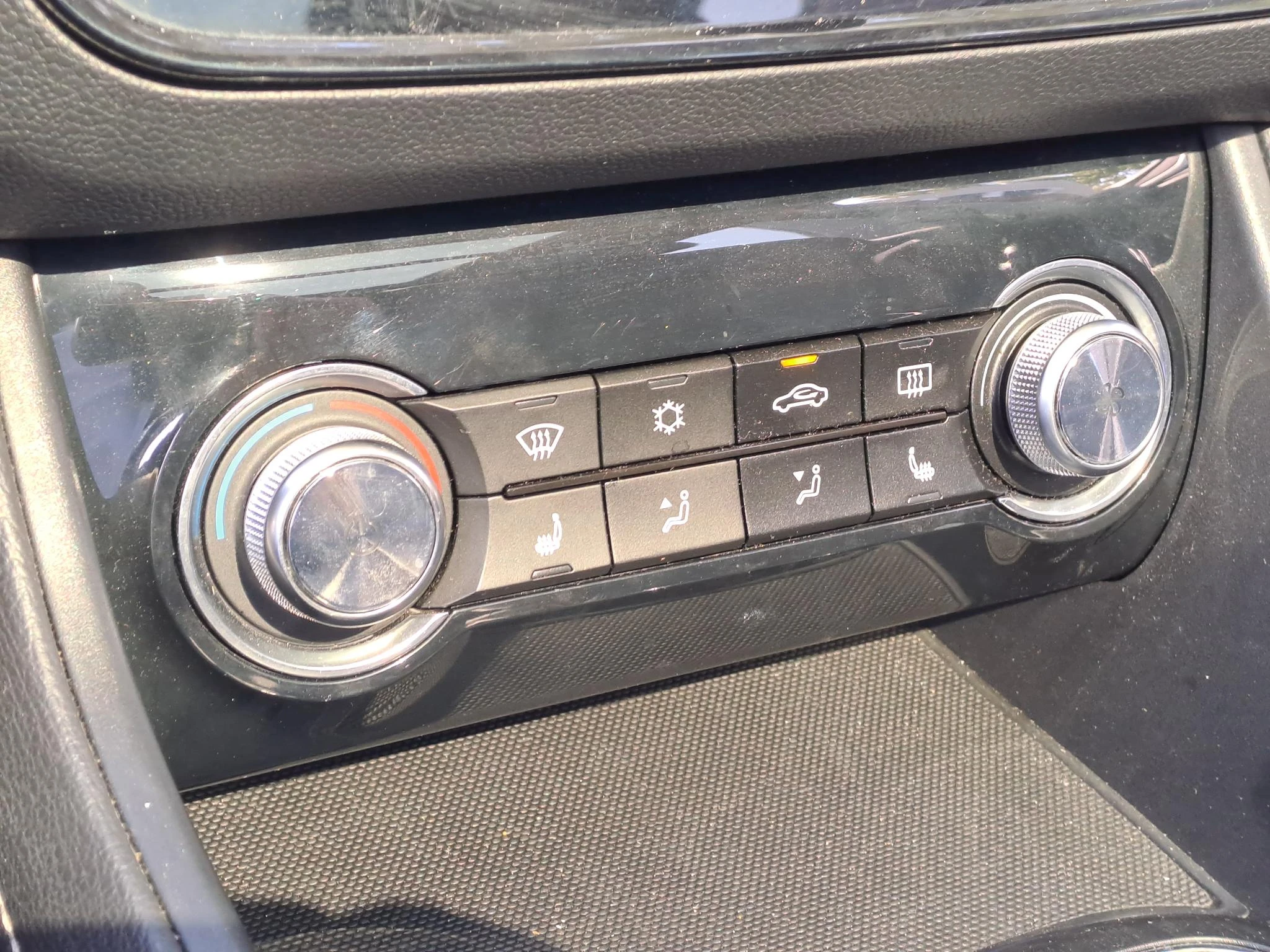 MG-ZS EV-image-15