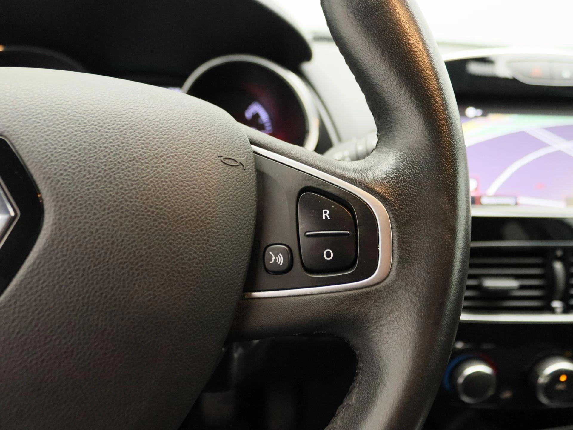 Renault-Clio-image-17