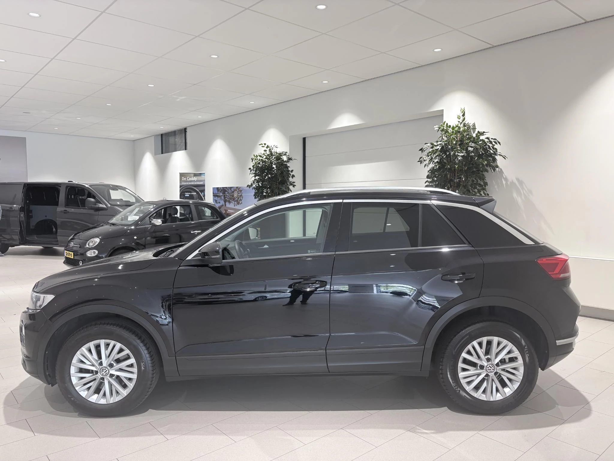 Volkswagen-T-Roc-image-2