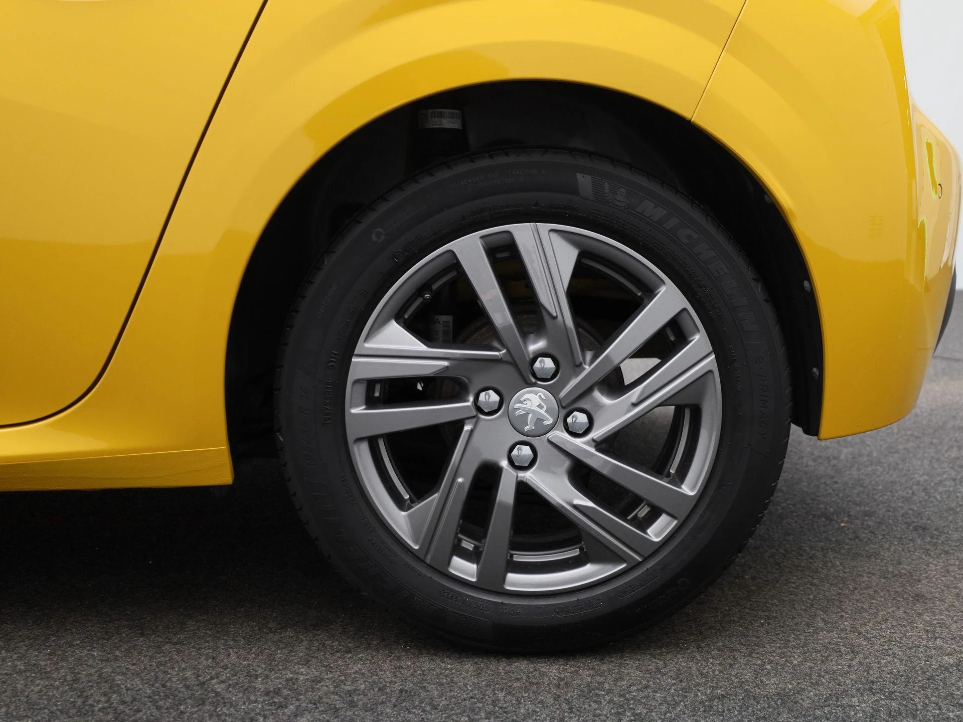 Peugeot-208-image-12