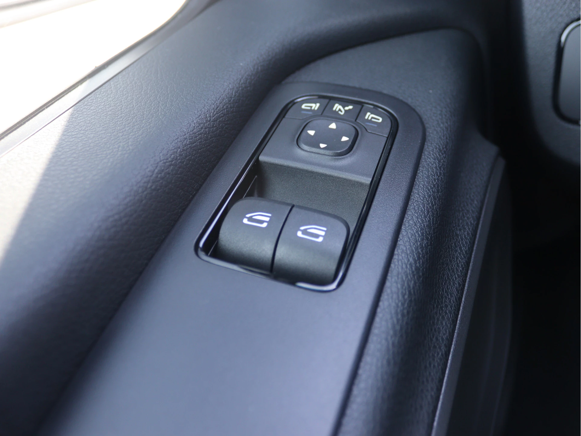 Mercedes-Benz-Sprinter-image-4