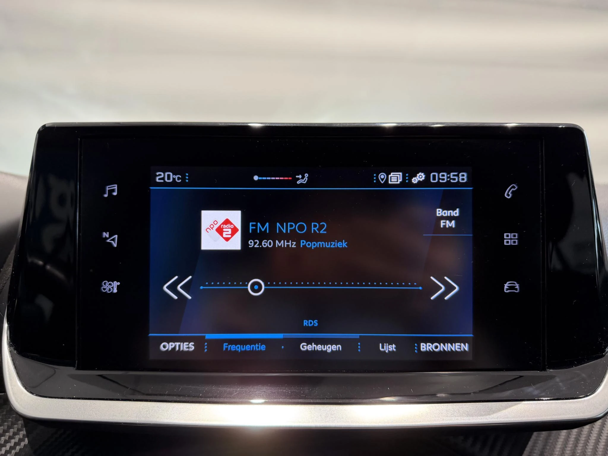 Peugeot-208-image-17