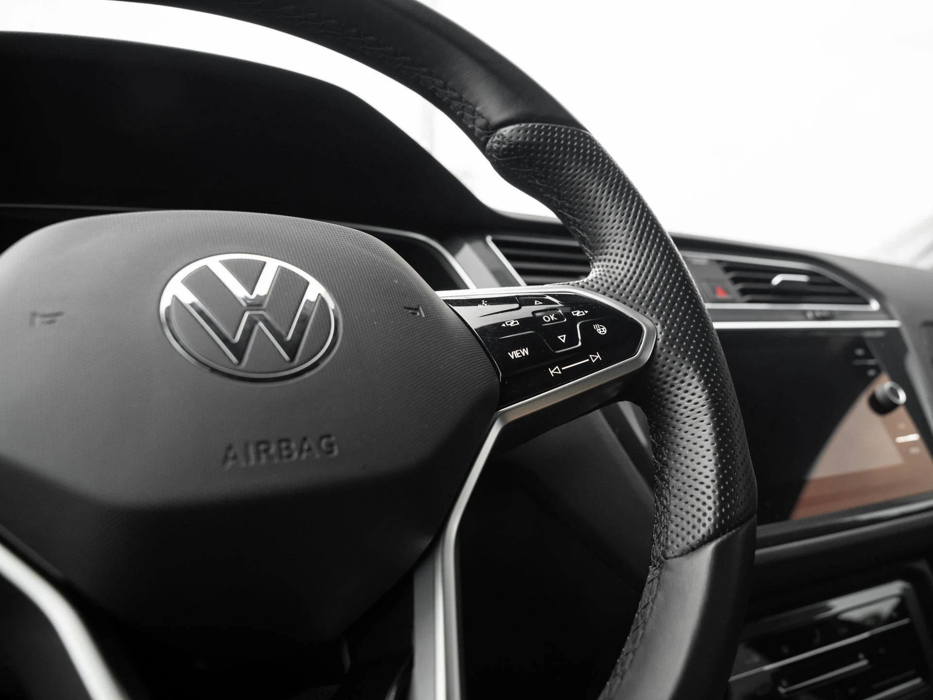 Volkswagen-Tiguan-image-19