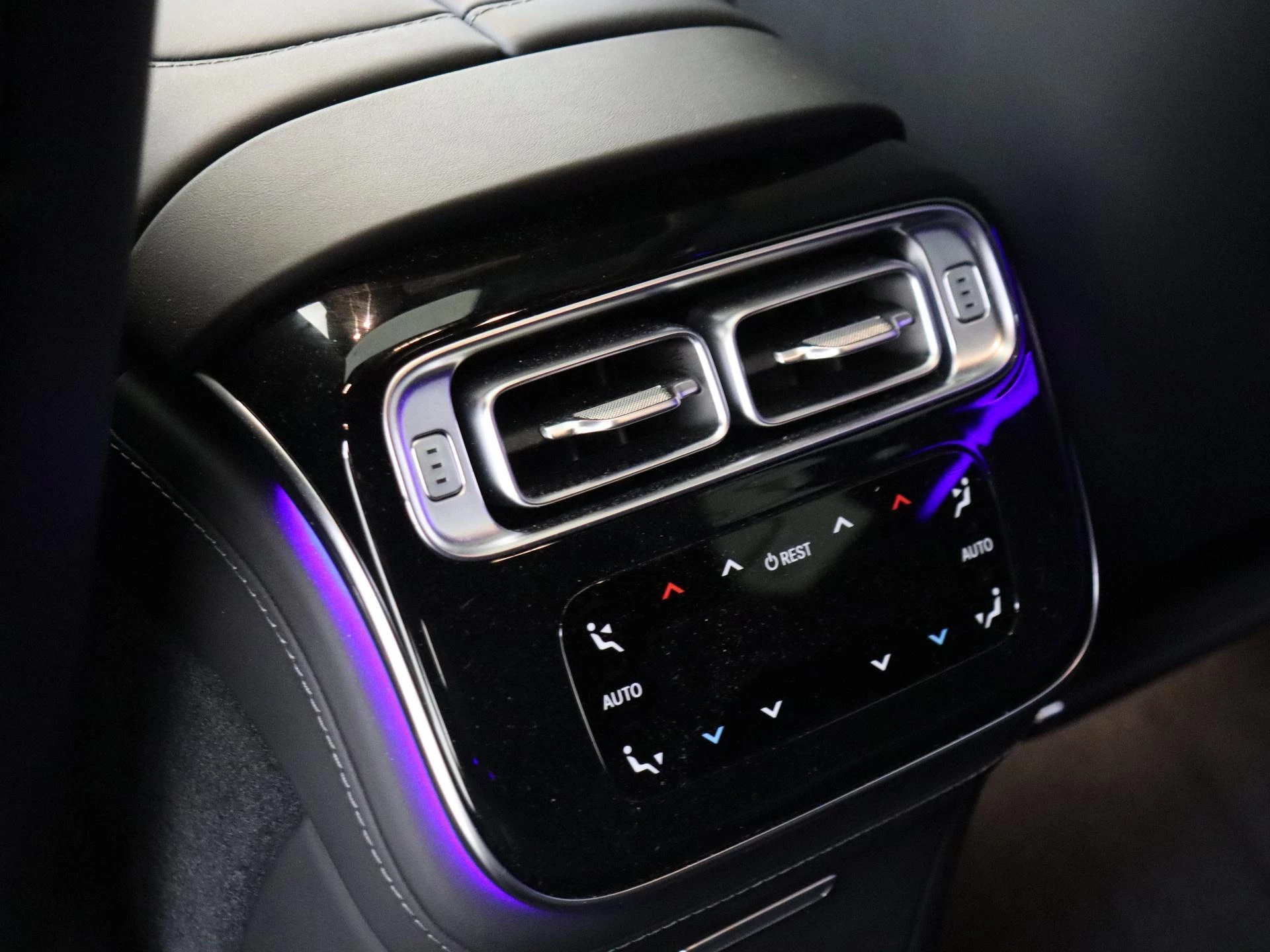 Mercedes-Benz-S-Klasse-image-36