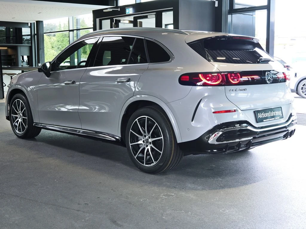 Mercedes-Benz-GLC 400-image-4