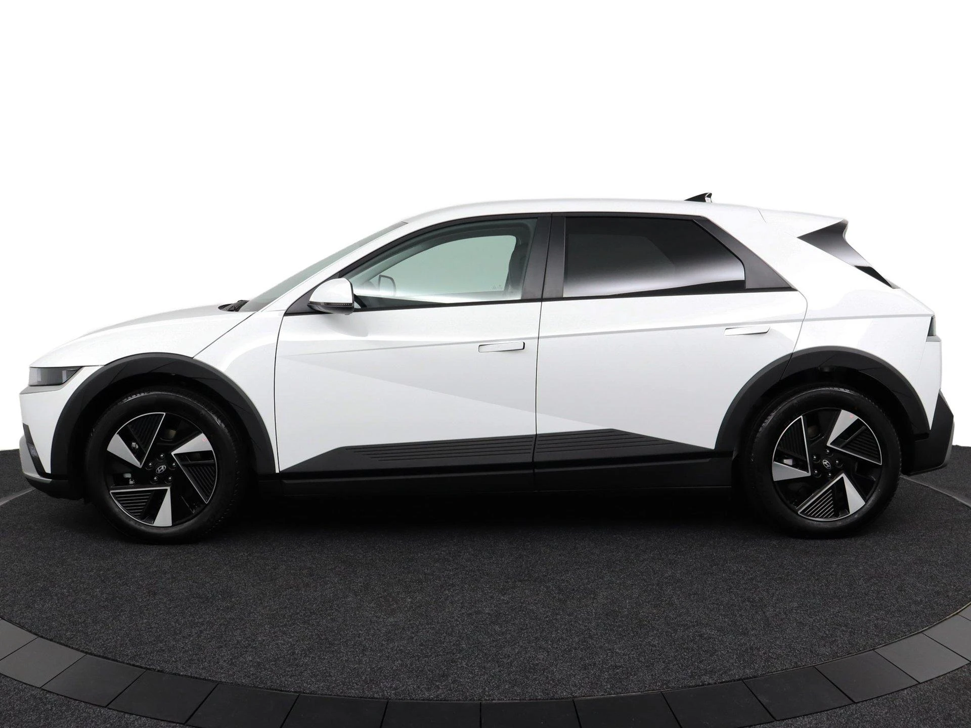 Hyundai-IONIQ 5-image-3
